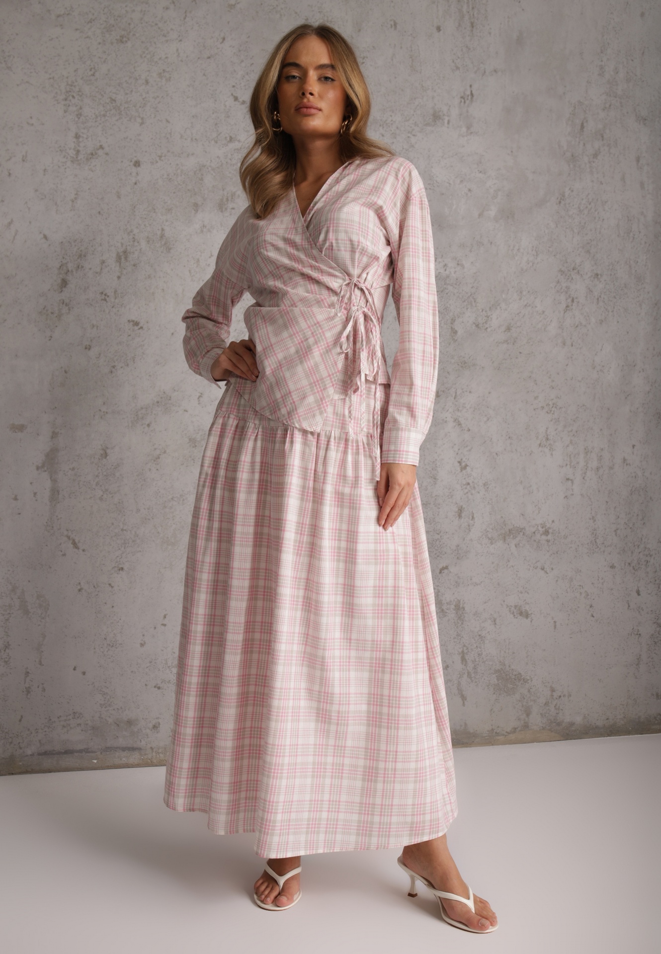 Set Roz Din Bumbac în Carouri, Fustă Evazată și Bluză cu Șnur Allisa