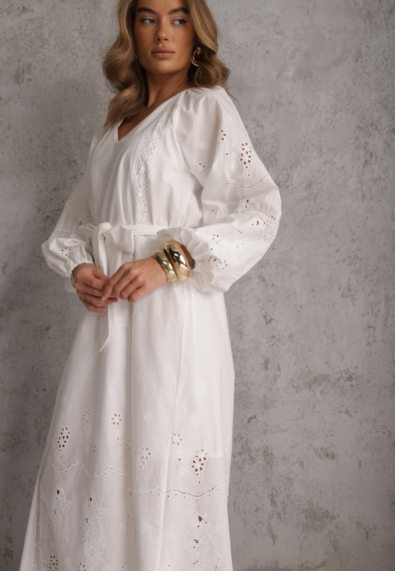 Rochie Boho Albă din bumbac cu broderie, șnur și detalii ajurate Adrirena