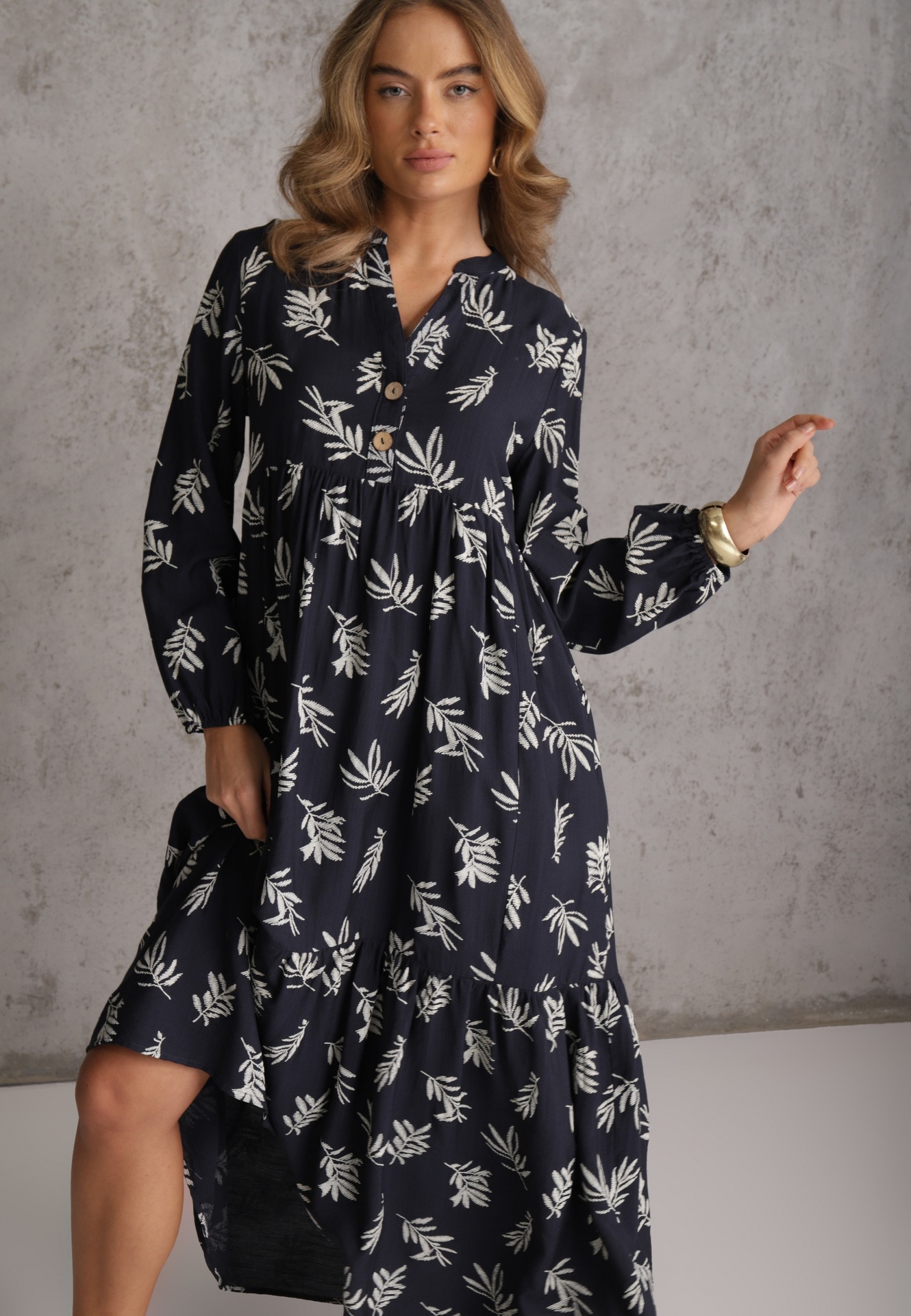 Rochie albastră din viscoză cu croi evazat cu nasturi la decolteu Seave