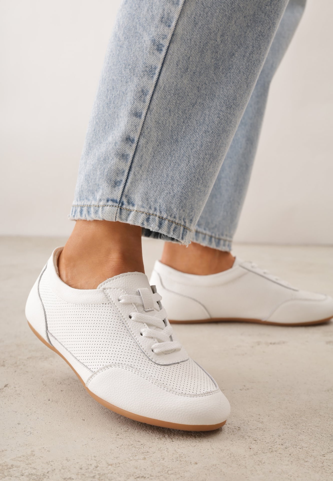 Adidași Albi Minimaliști din Piele întoarsă cu Branț din piele și Perforații Zaehlisa