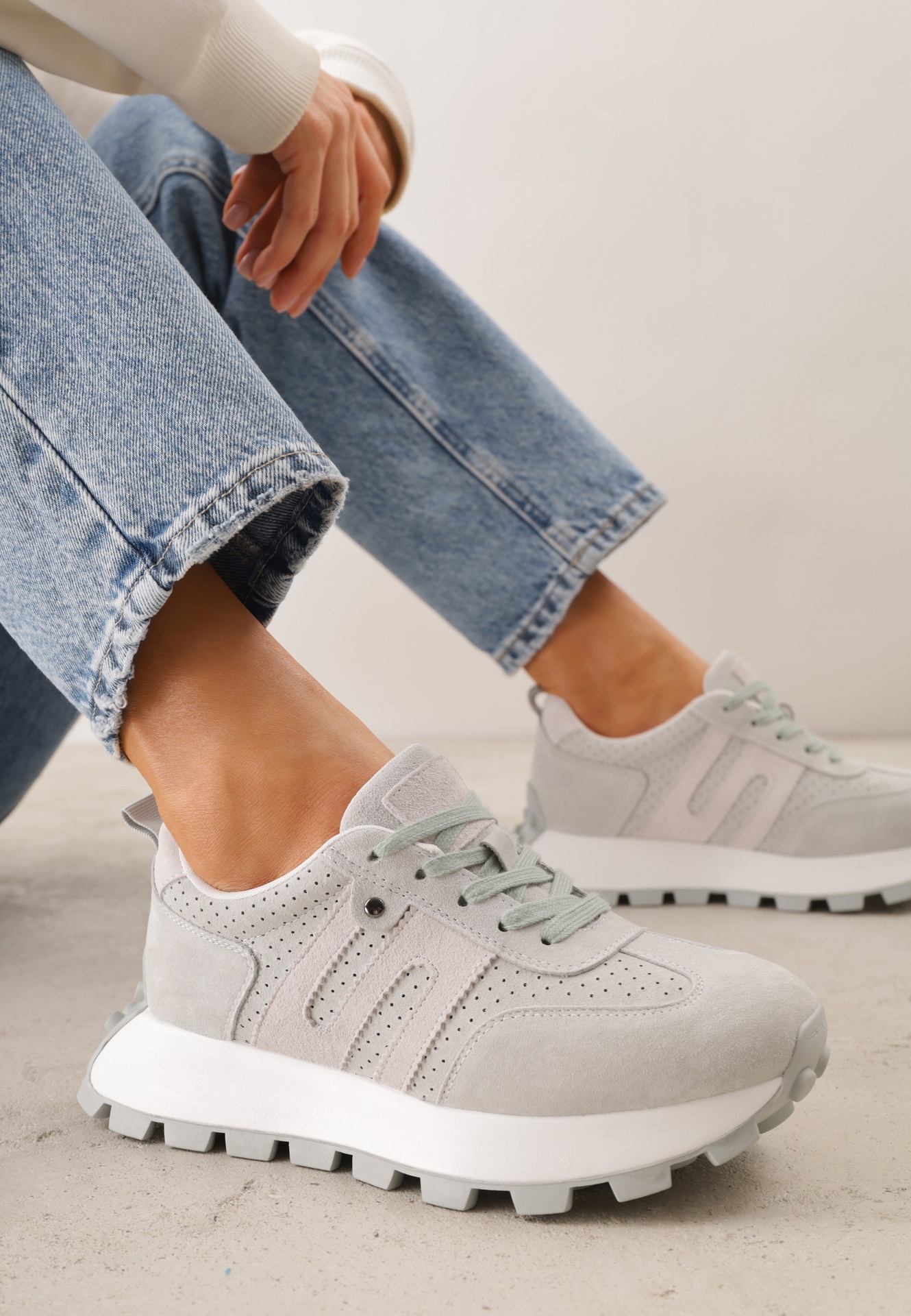 Adidași Verde deschis cu platformă din piele întoarsă naturală cu perforații Zitrina