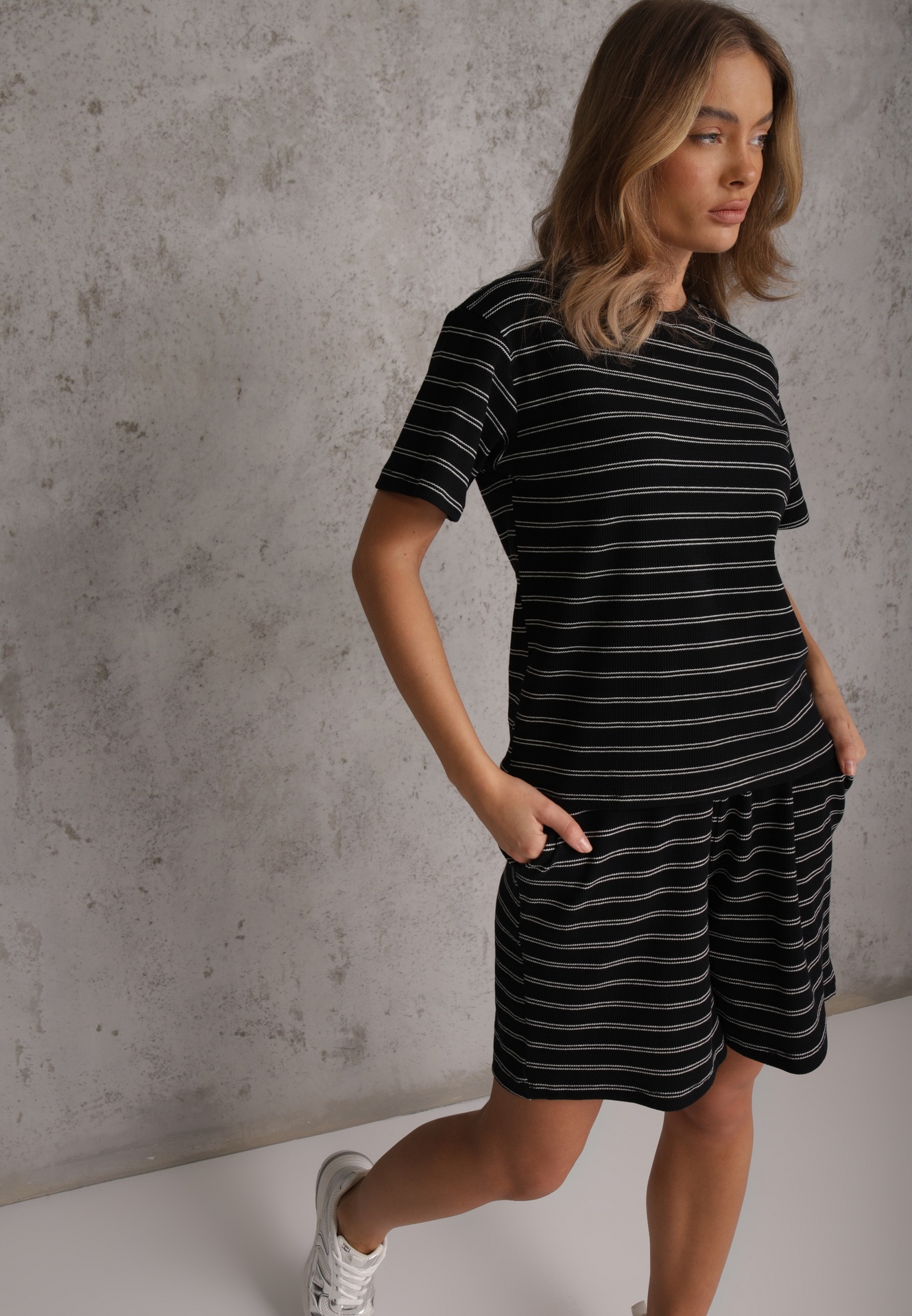 T-shirt Zhatina Guinelyn Nautida Negru