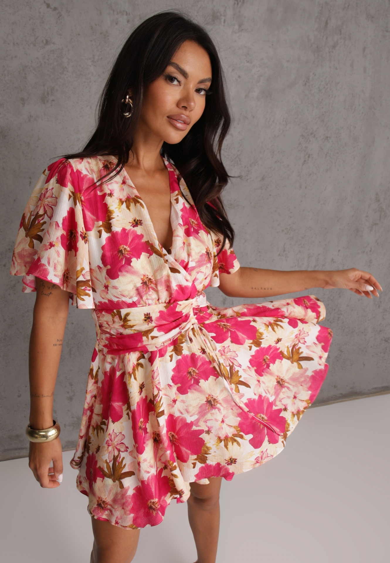 Rochie de vară din vâscoză cu imprimeu floral și decolteu petrecut Roseris Roșie