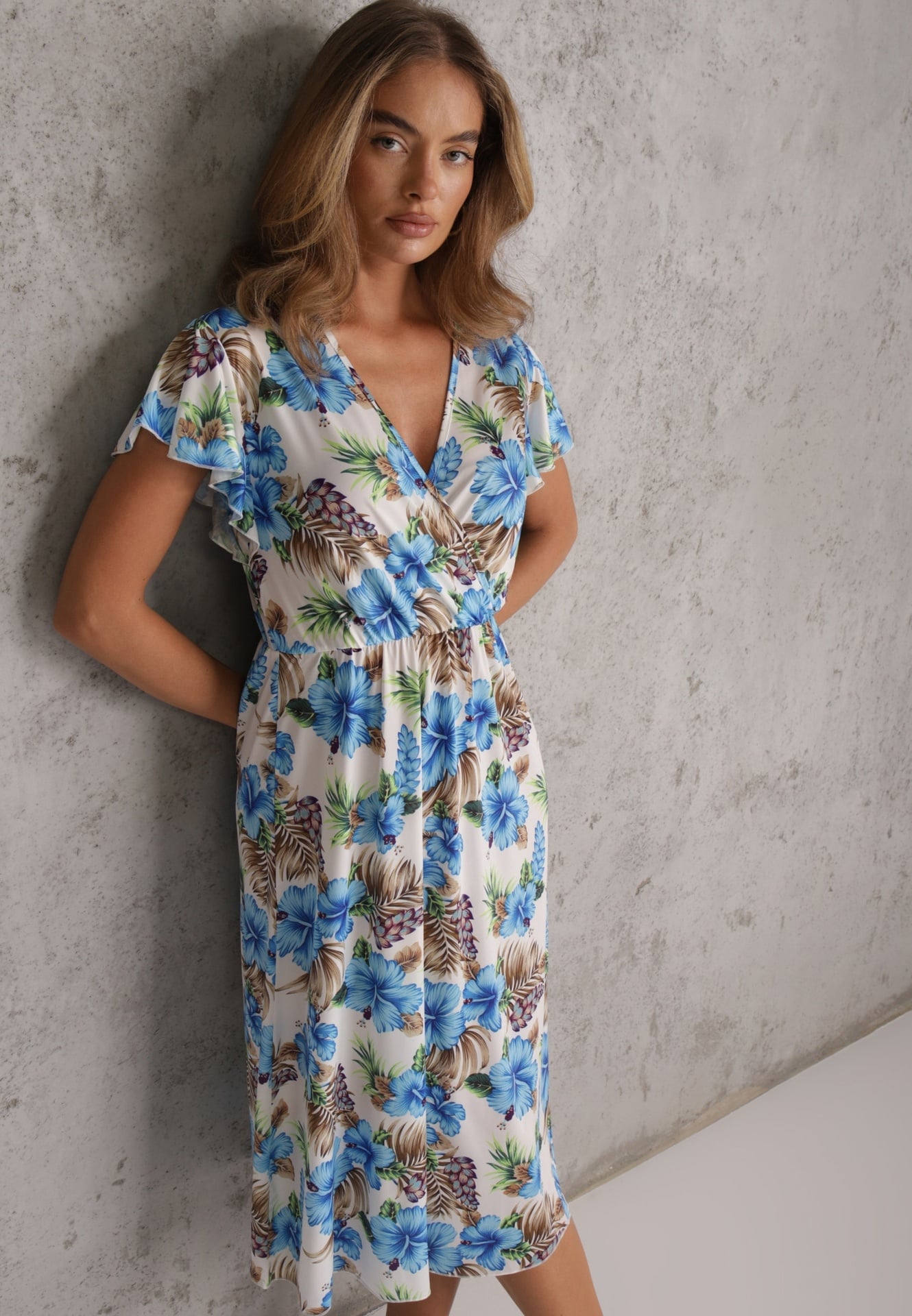 Rochie petrecută cu vâscoză și elastic în talie, cu flori tropicale Chionobe Albastră
