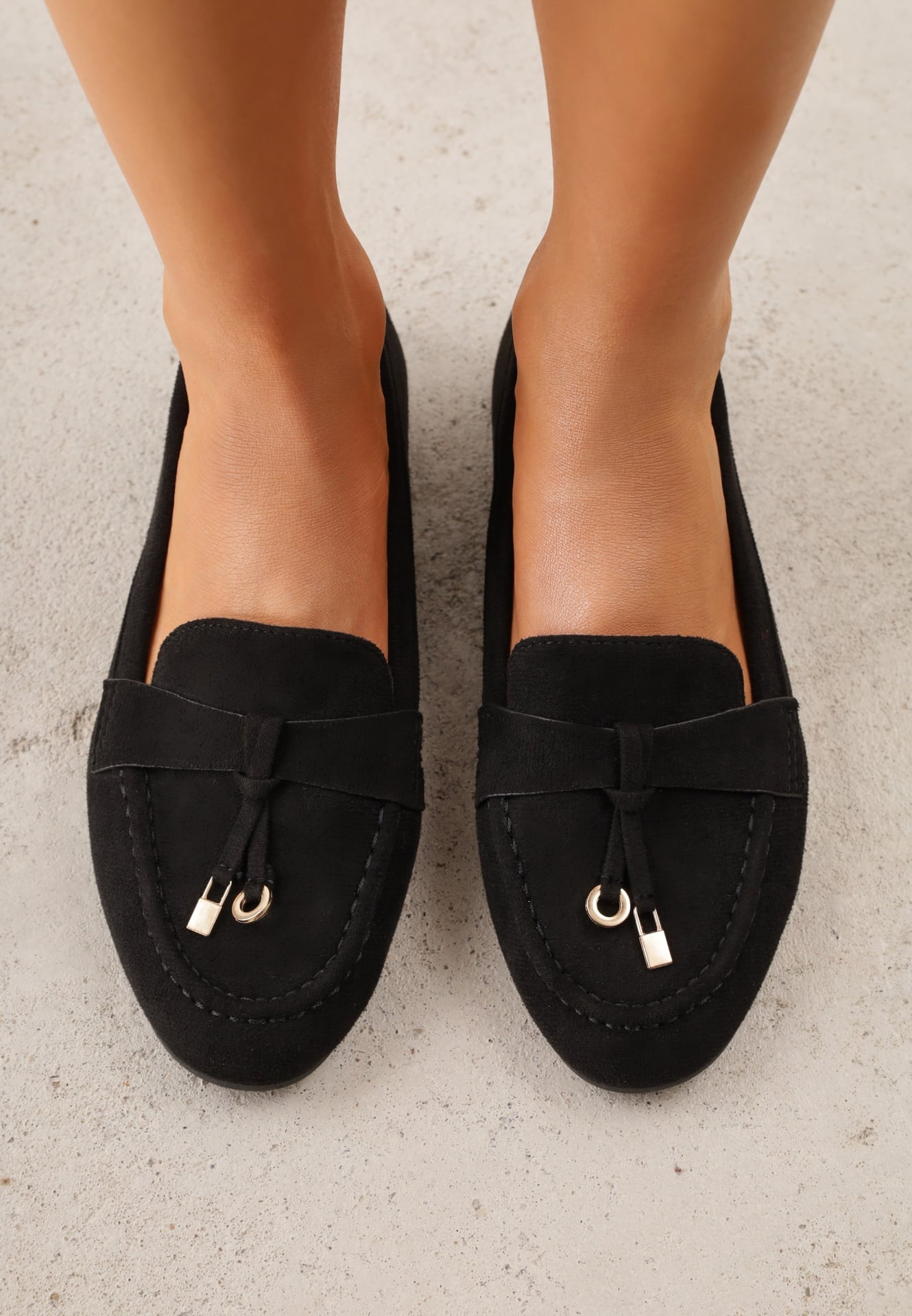 Mocasini Eunilla cu aplicații metalice decorative Negri