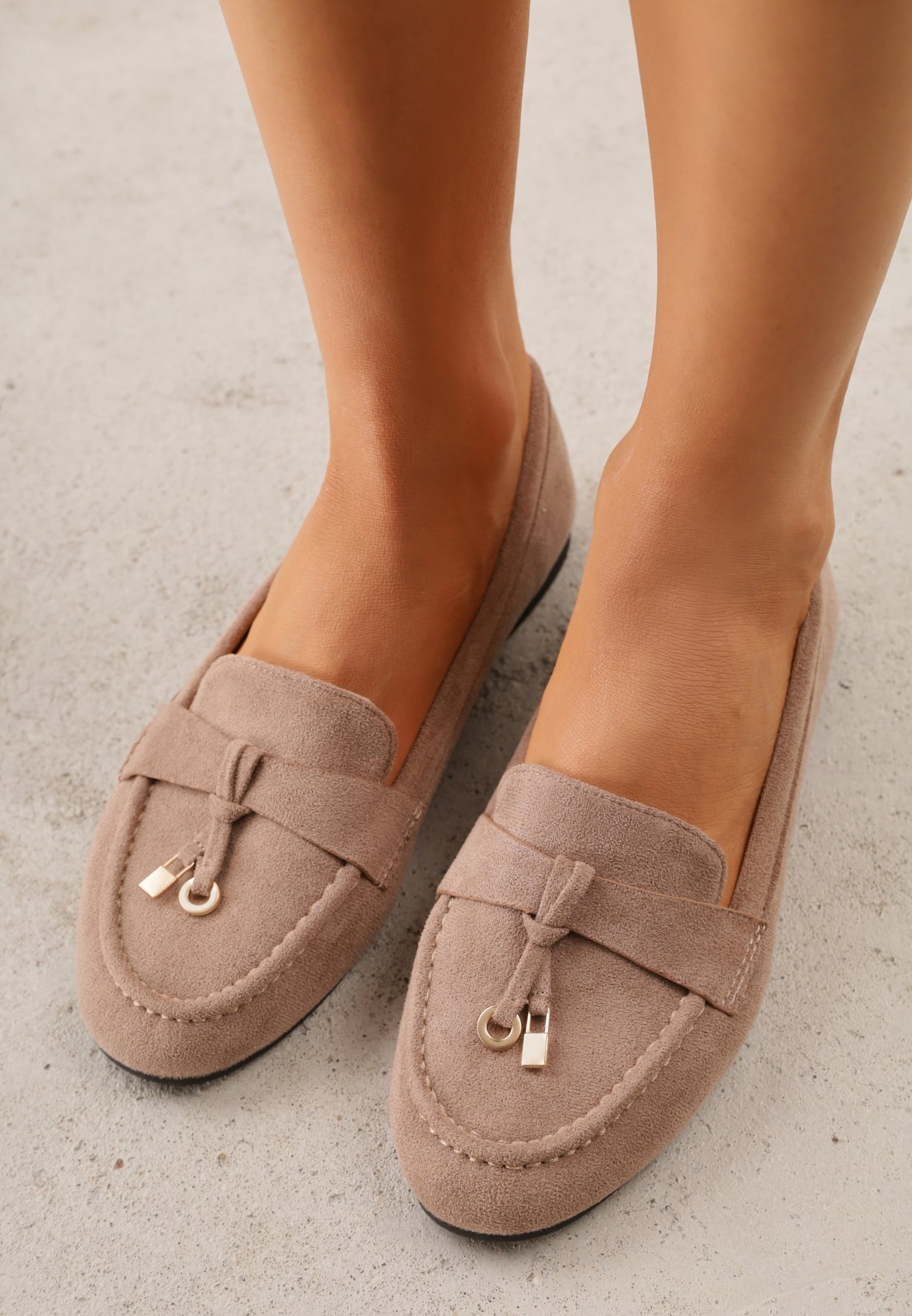 Mocasini Eunilla cu aplicații metalice decorative Bej închis