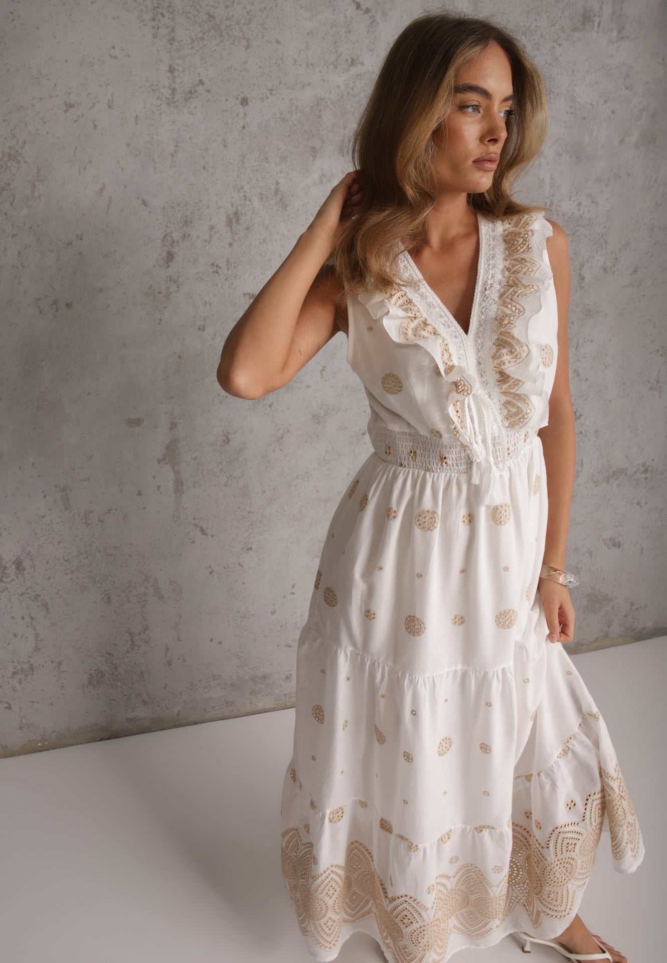 Rochie de vară Boho din bumbac cu broderie în modele și volănaș Alemite Bej