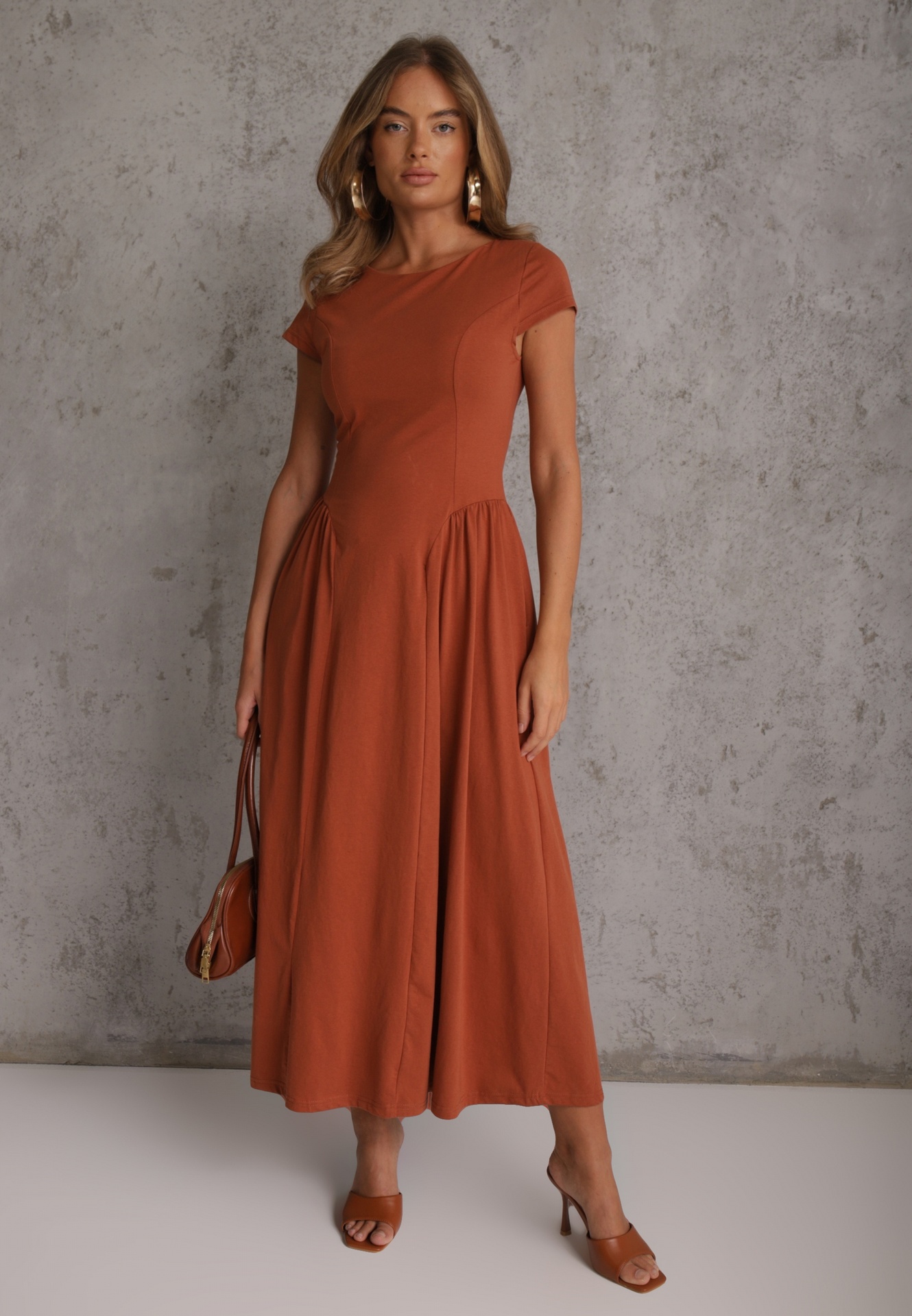 Rochie evazată din vâscoză cu cusături modelatoare Meteia Roșie