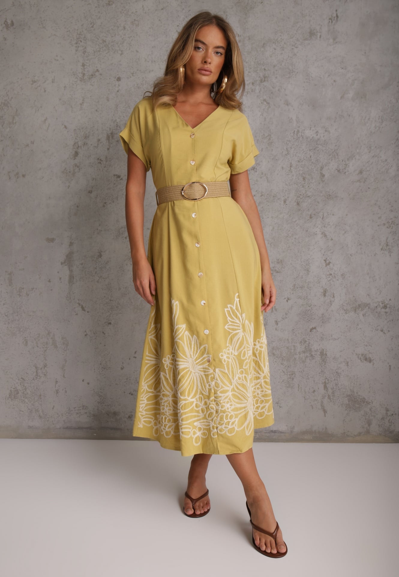 Rochie de vară cu nasturi, din vâscoză, decorată cu broderie și cu curea împletită Tenope Galbenă