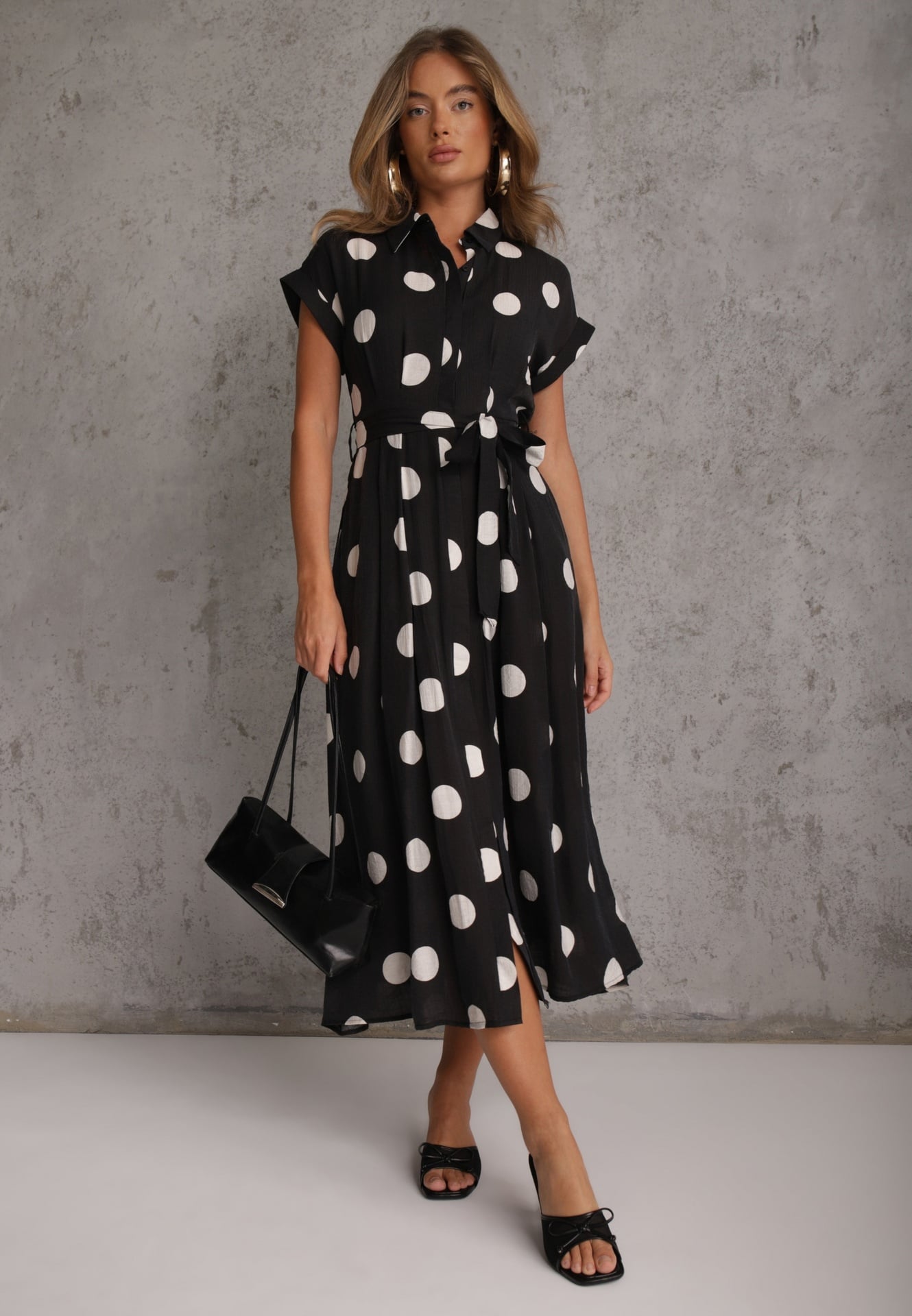 Rochie evazată din viscoză, cu croi retro de cămașă, cu puncte Cosmeos Neagră