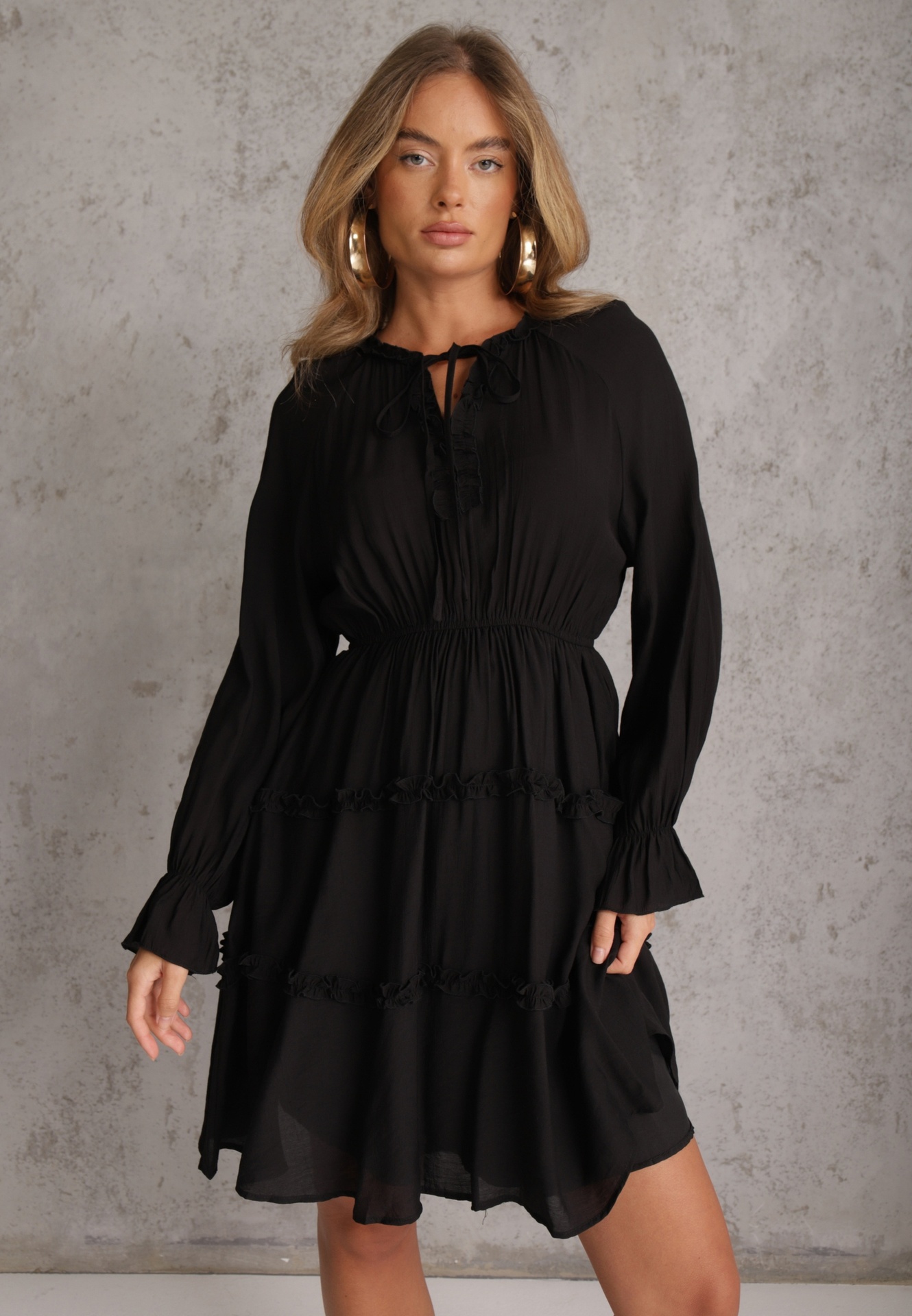 Rochie de vară din vâscoză vaporoasă cu volane și tip cravată Thalania Neagră