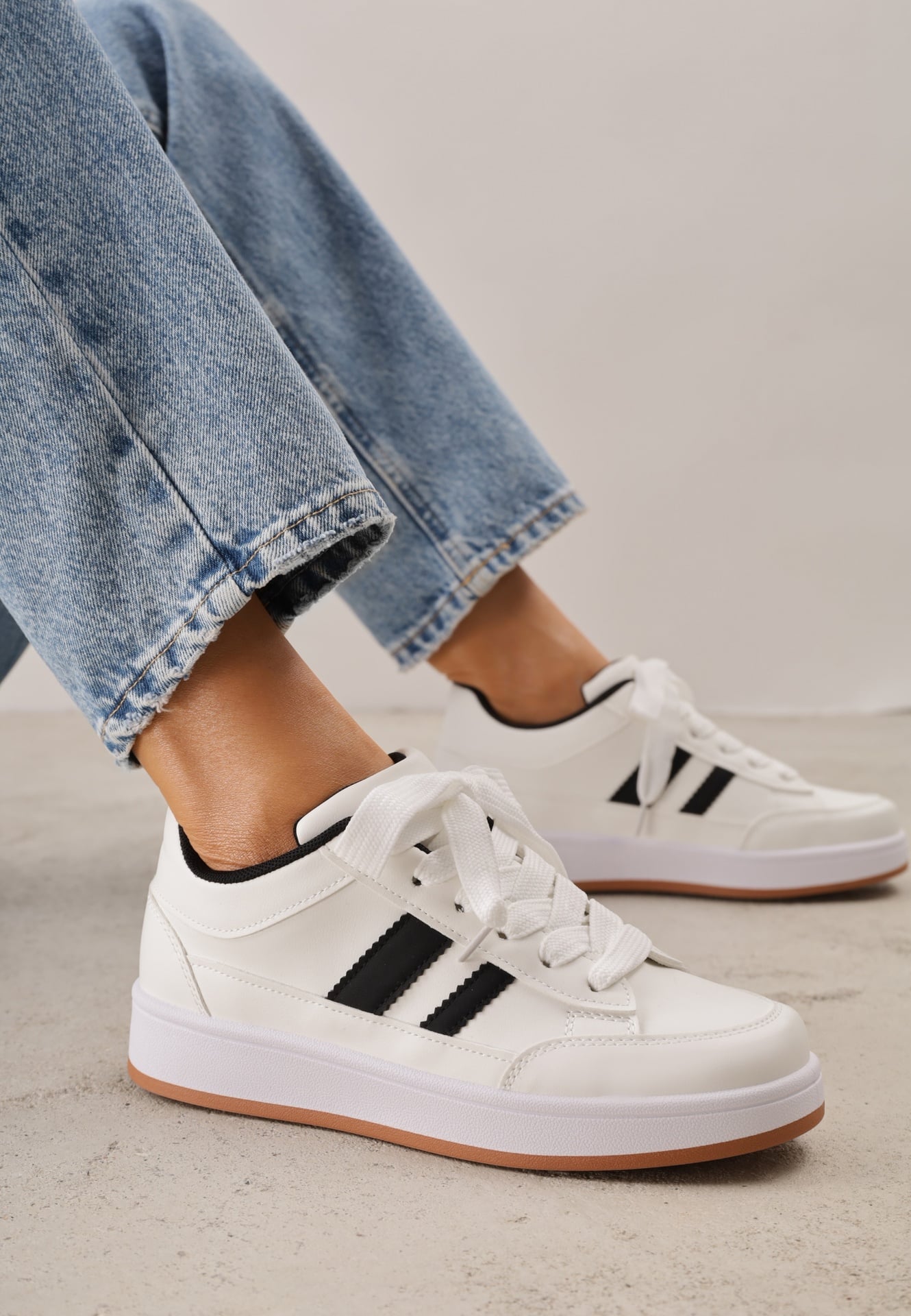 Sneakers Basic cu dungi laterale Adila Albi