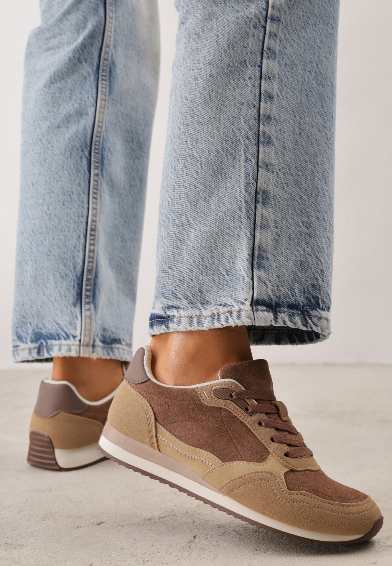 Sneakers Basic din imitație de piele întoarsă, decorate cu cusături Nethe Bej închis