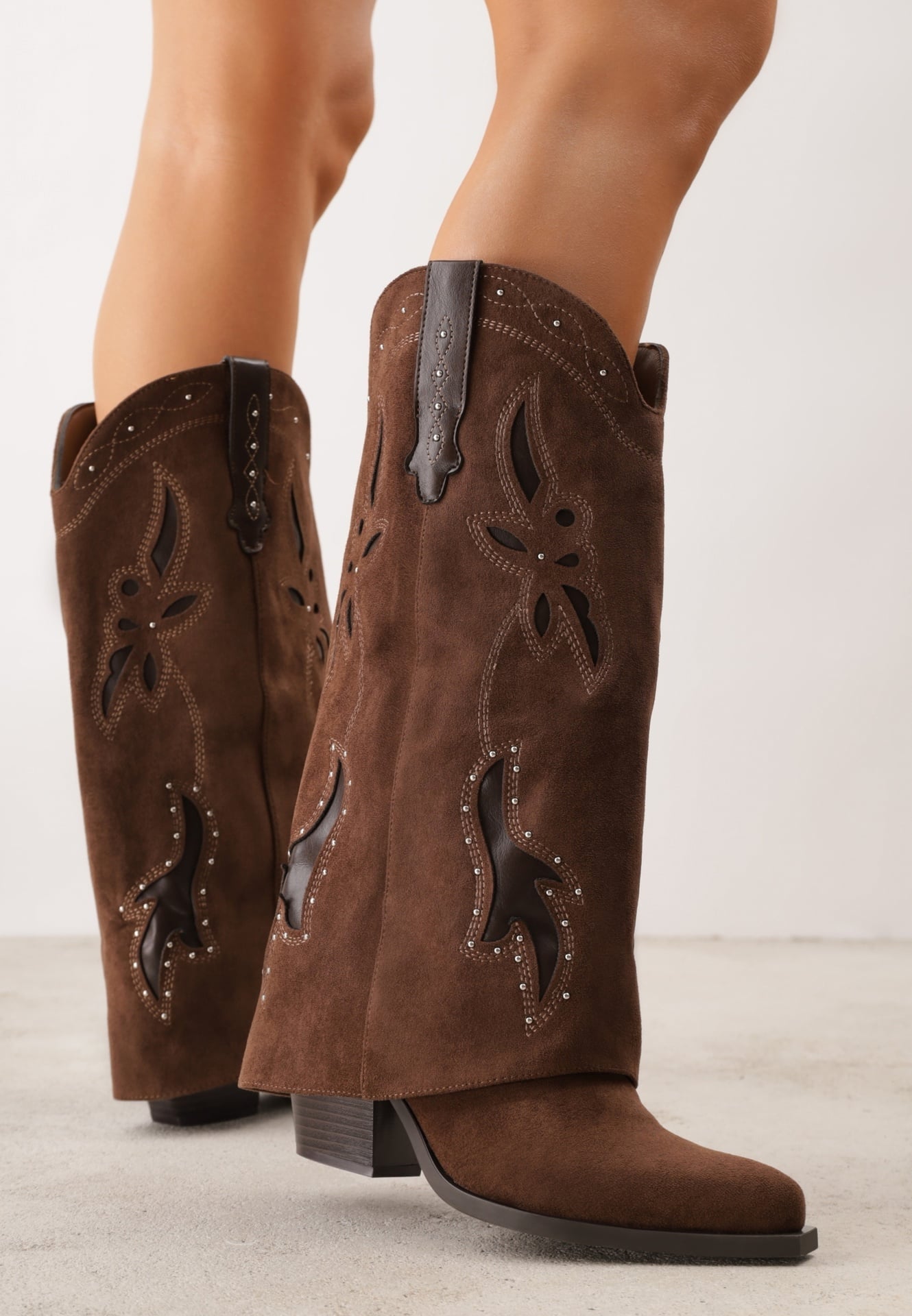 Cizme de cowboy cu carâmb care imită piciorul, cu zirconii decorative, pe toc Anemona Maro