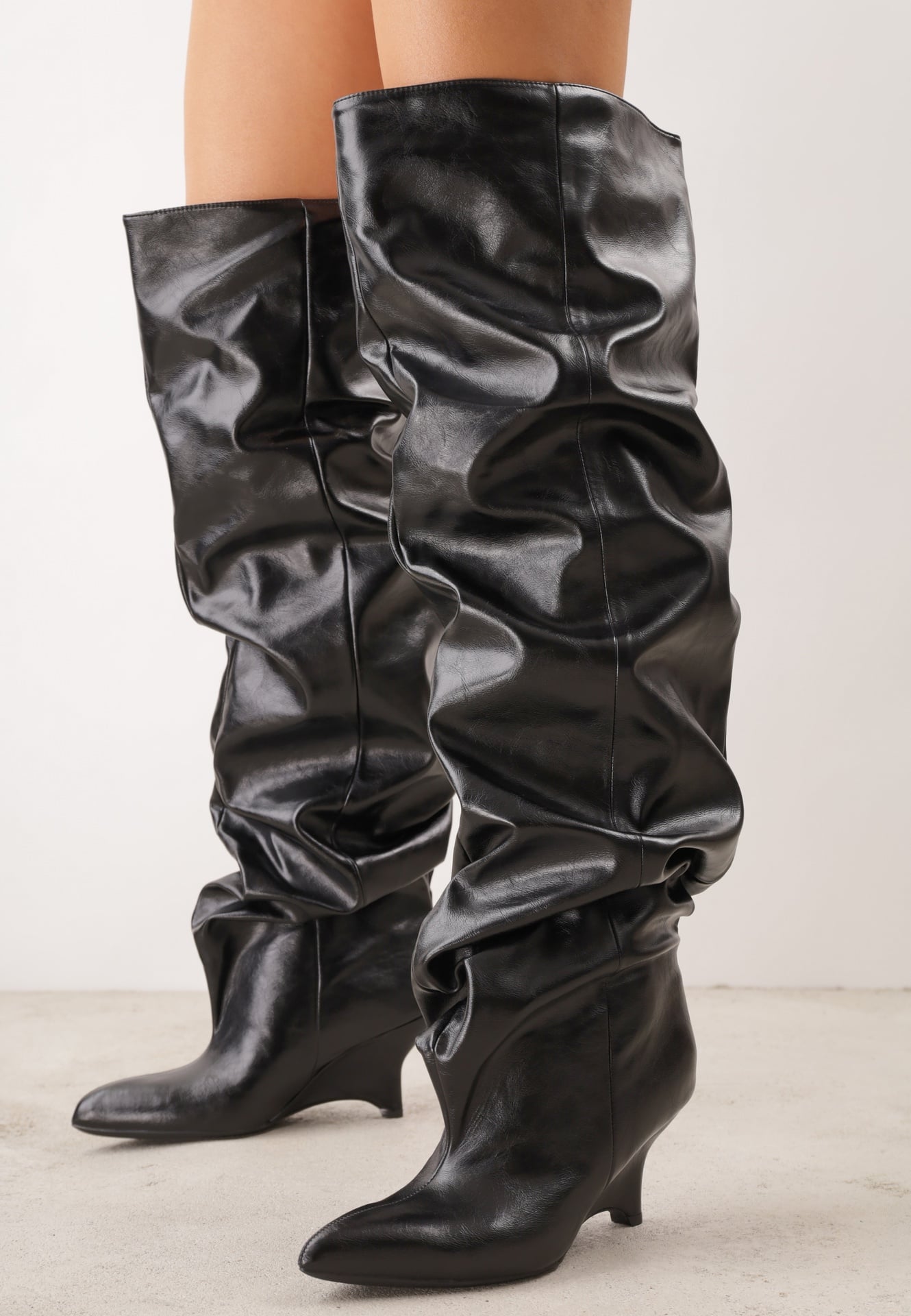 Cizme Slouchy pe platformă decorativă tip kitten Nihi Negre
