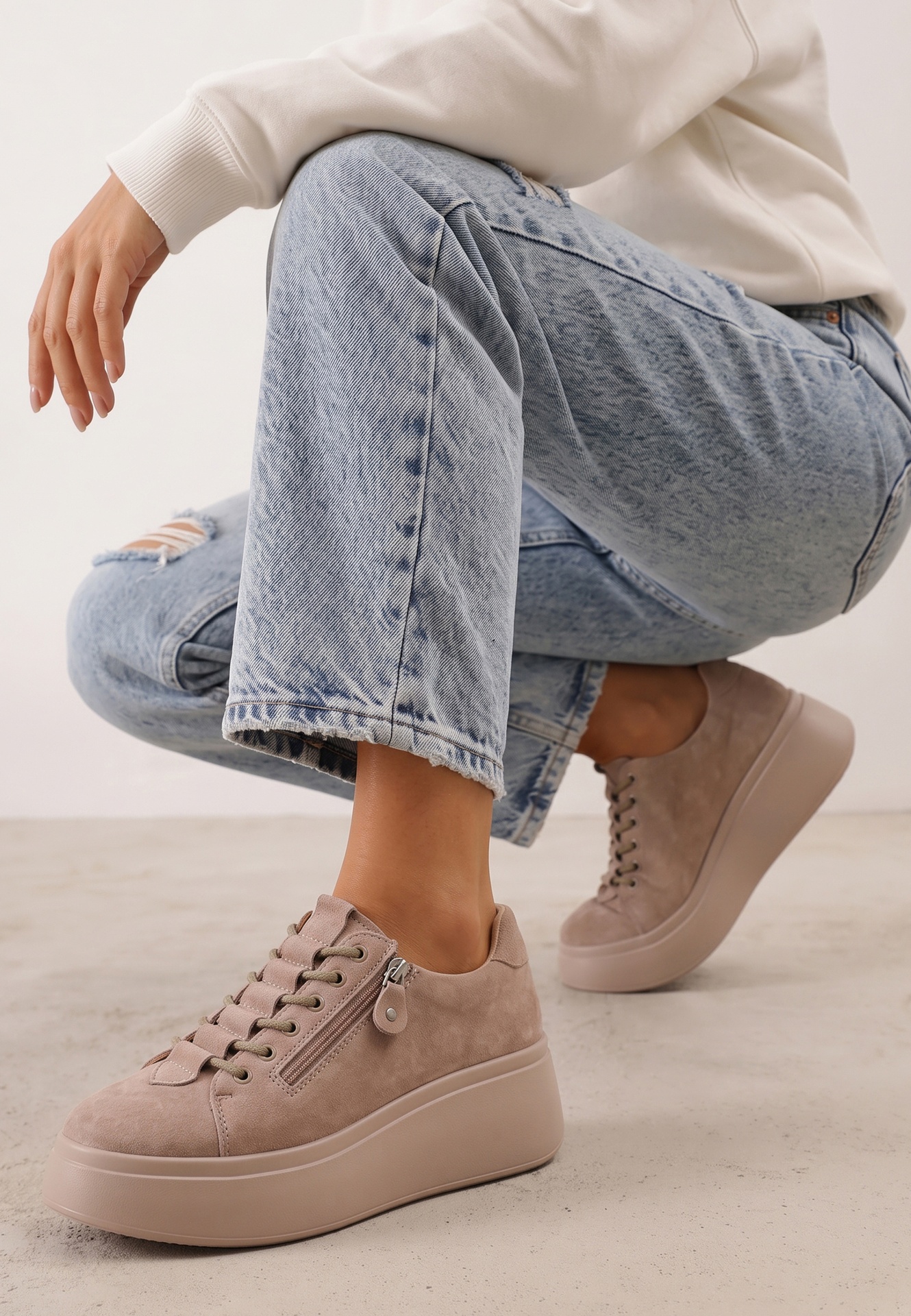 Sneakers pe platformă din piele întoarsă naturală cu fermoar lateral Nisoe Bej