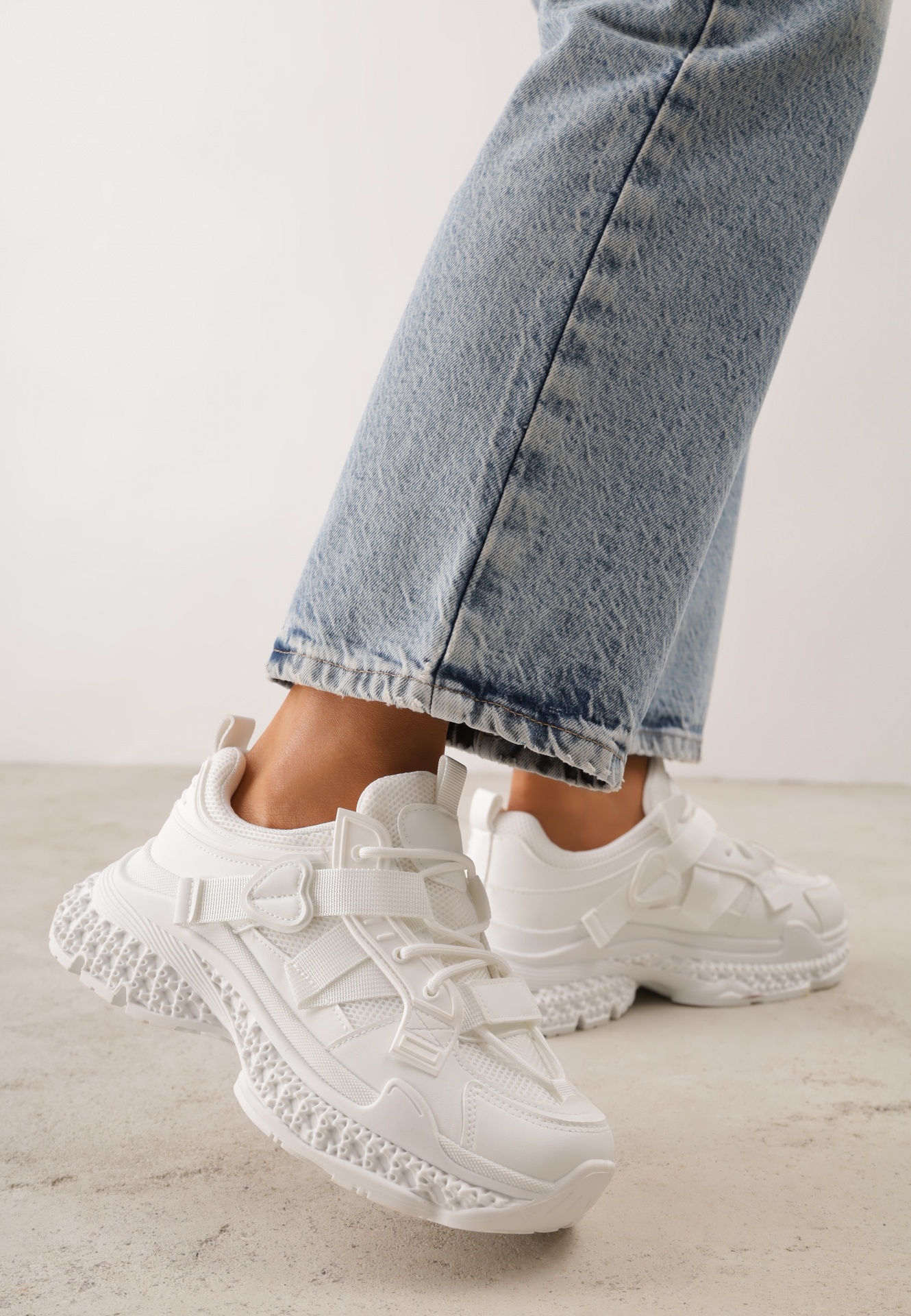 Sneakers chunky pe platformă texturată, cu emblemă în formă de inimă Chylera Albi
