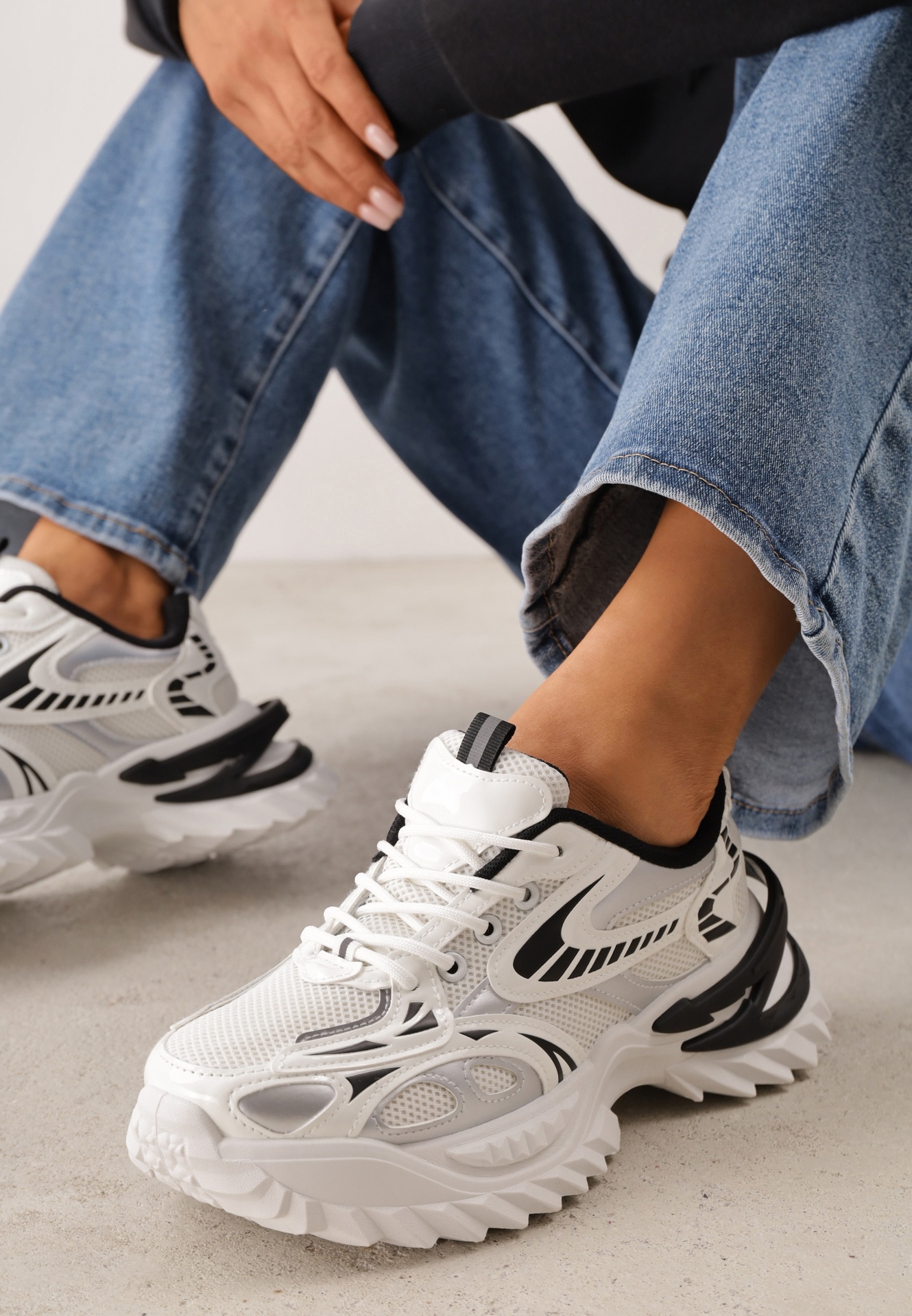 Sneakers pe platformă tip chunky decorate cu model geometric Sawia Albi