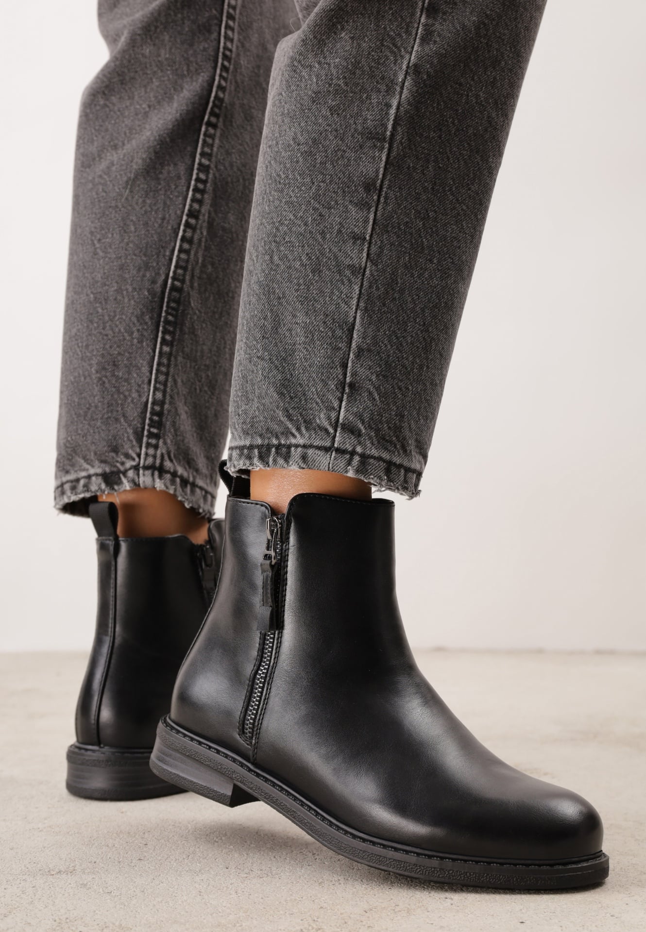 Botine casual cu fermoar decorativ pe carâmb Lamimi Negre