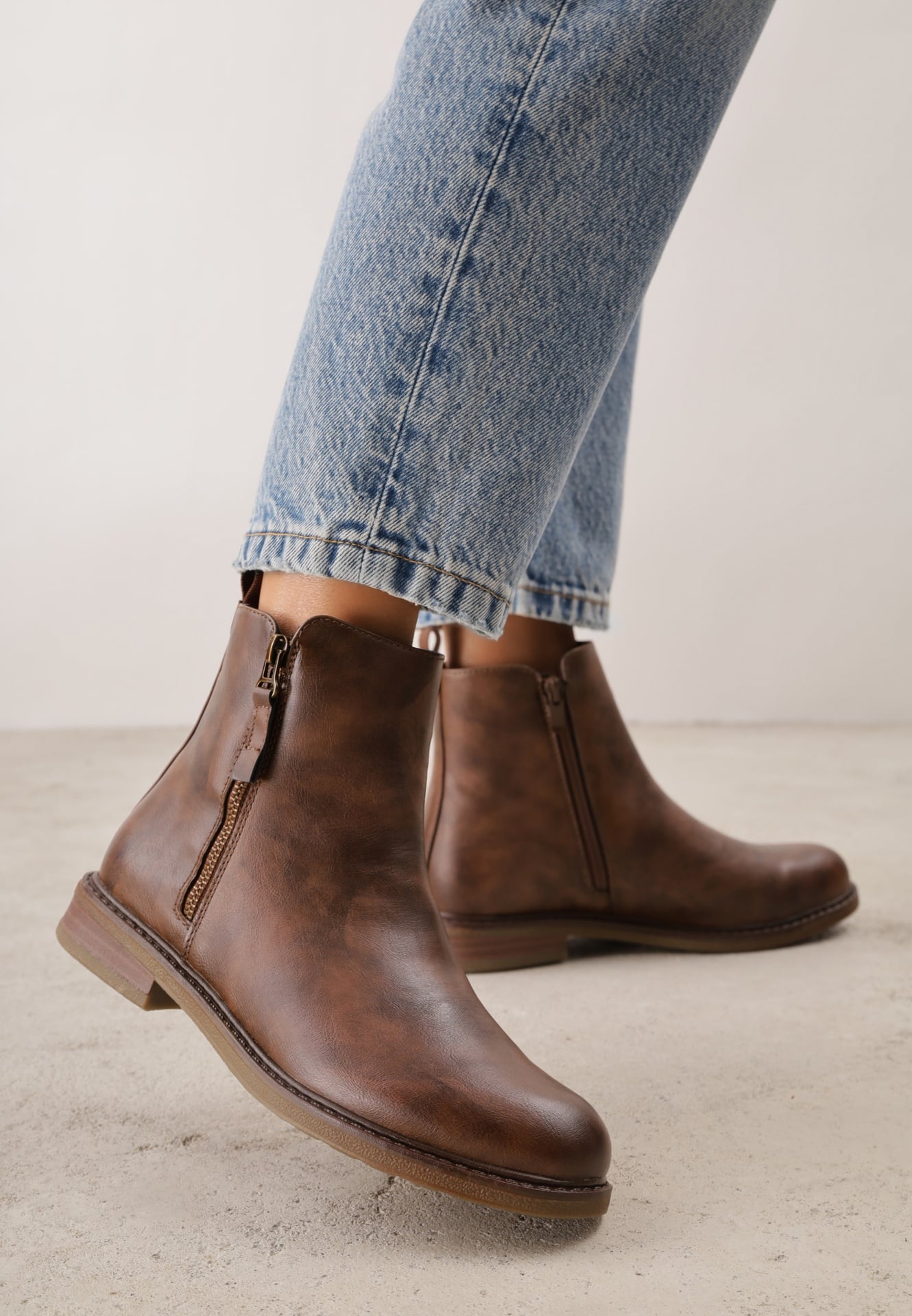 Botine casual cu fermoar decorativ pe carâmb Lamimi Maro