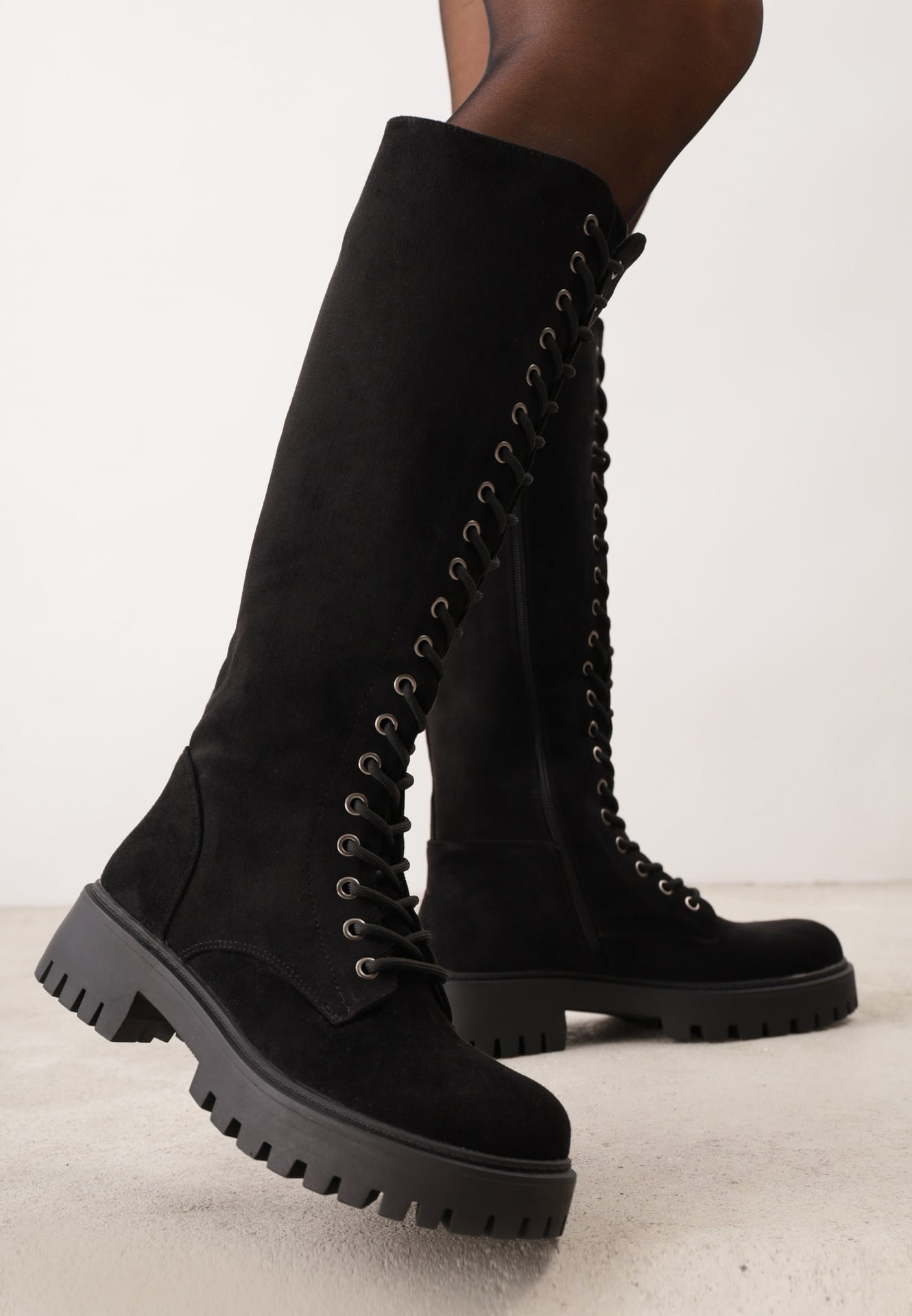 Ghete în stil grunge din imitație de piele întoarsă cu talpă profilată Ketrija Negre