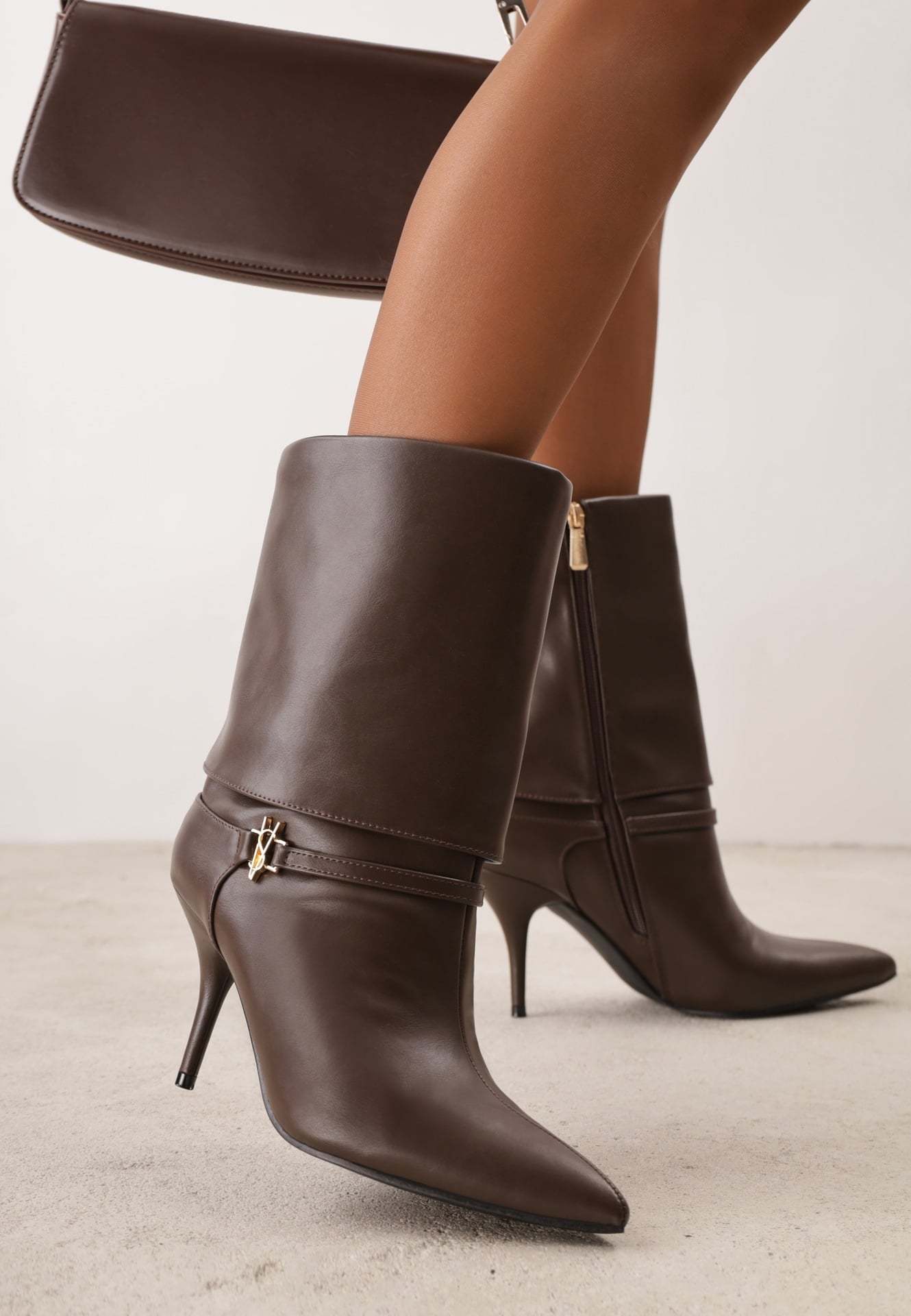 Botine elegante pe toc stiletto cu detaliu metalic Moelle Maro