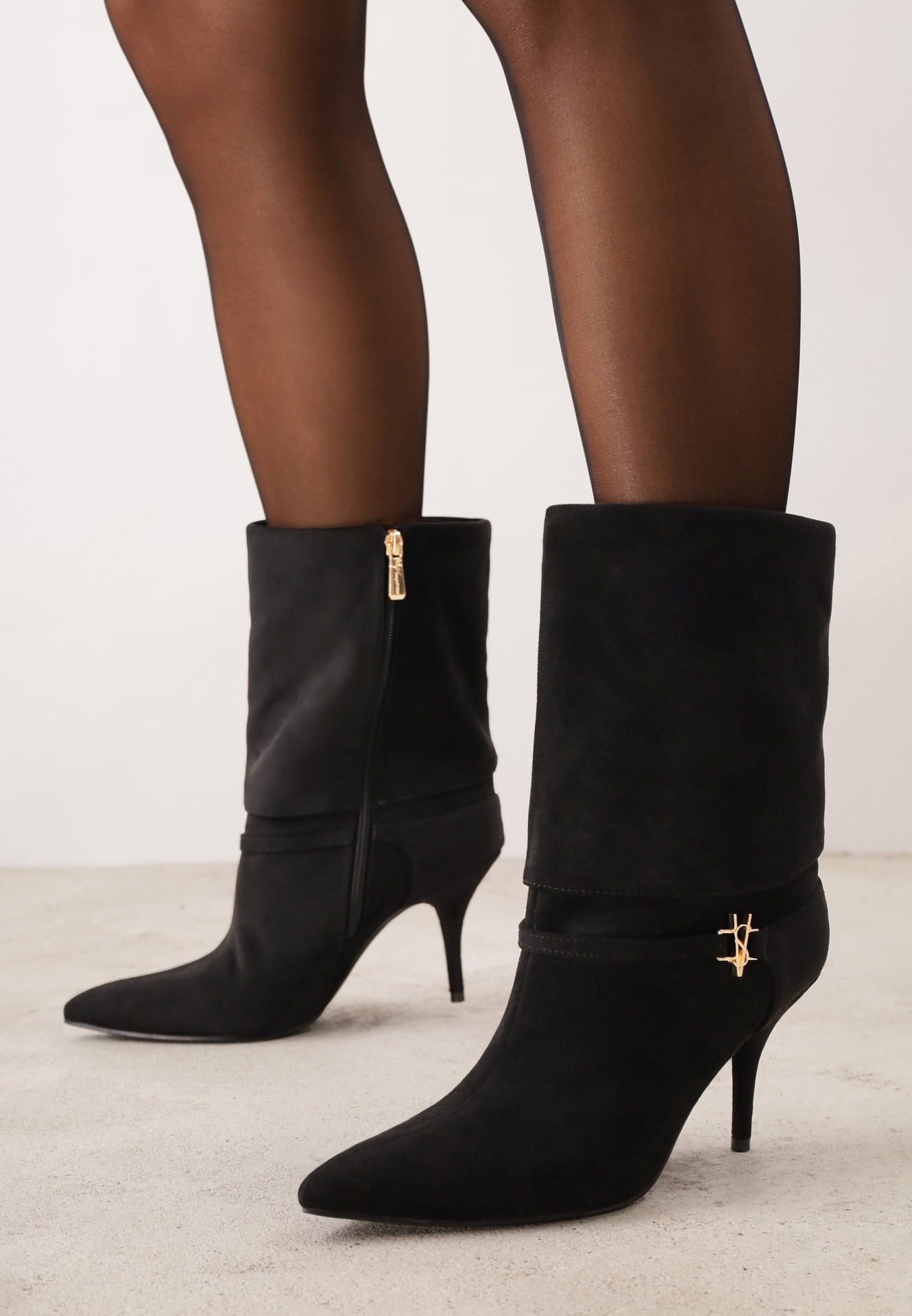 Botine cu toc stiletto, cu carâmb răsfrânt și aplicație elegantă pe curea Metellus Negre