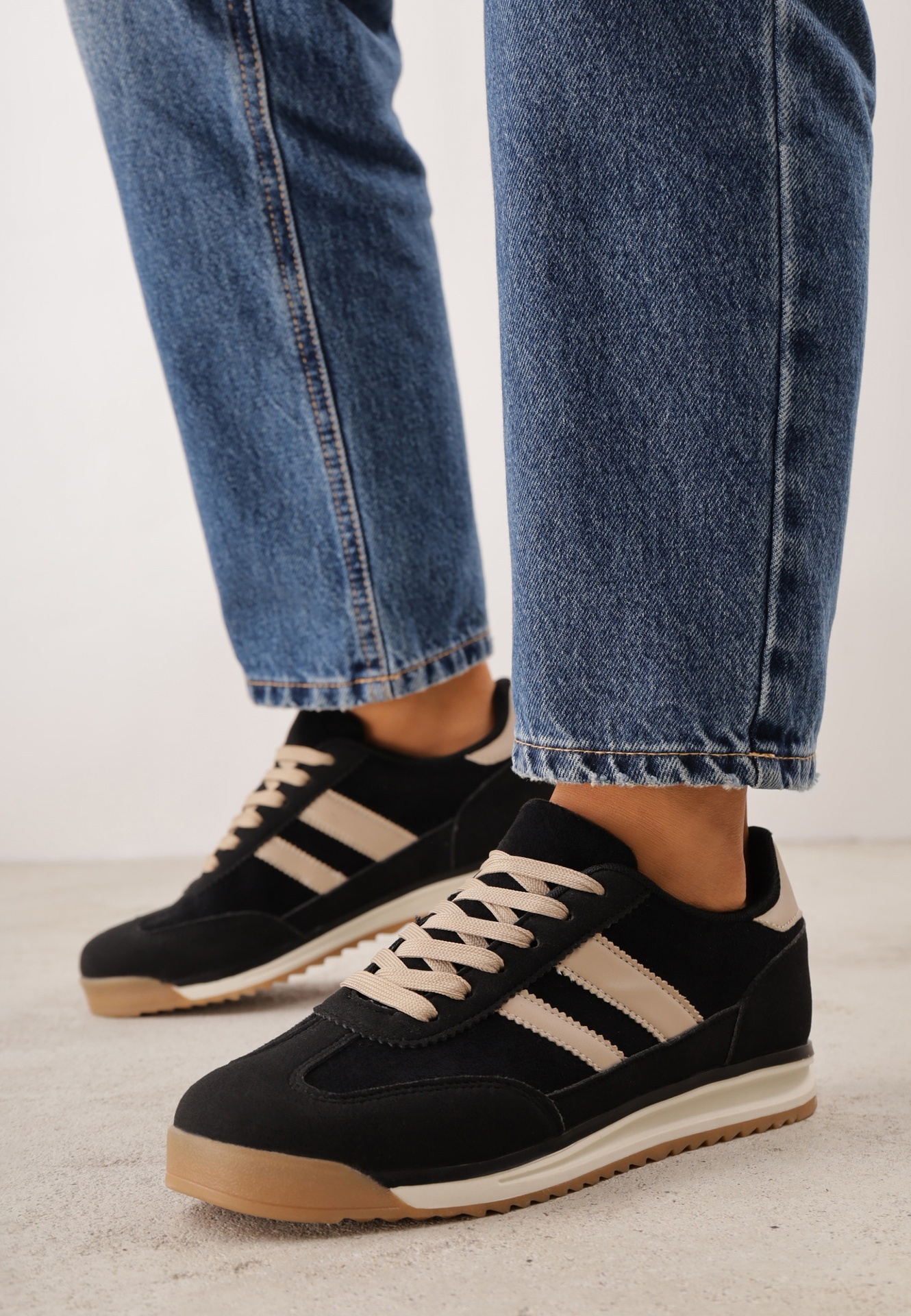 Sneakers retro cu panouri din imitație de piele întoarsă și cusături pe partea superioară Scarfia Negri