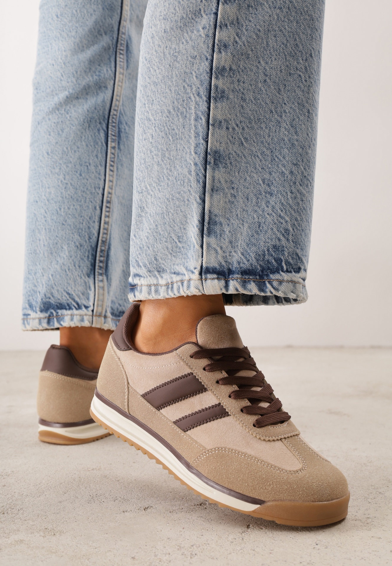 Sneakers retro cu panouri din imitație de piele întoarsă și cusături pe partea superioară Scarfia Bej închis