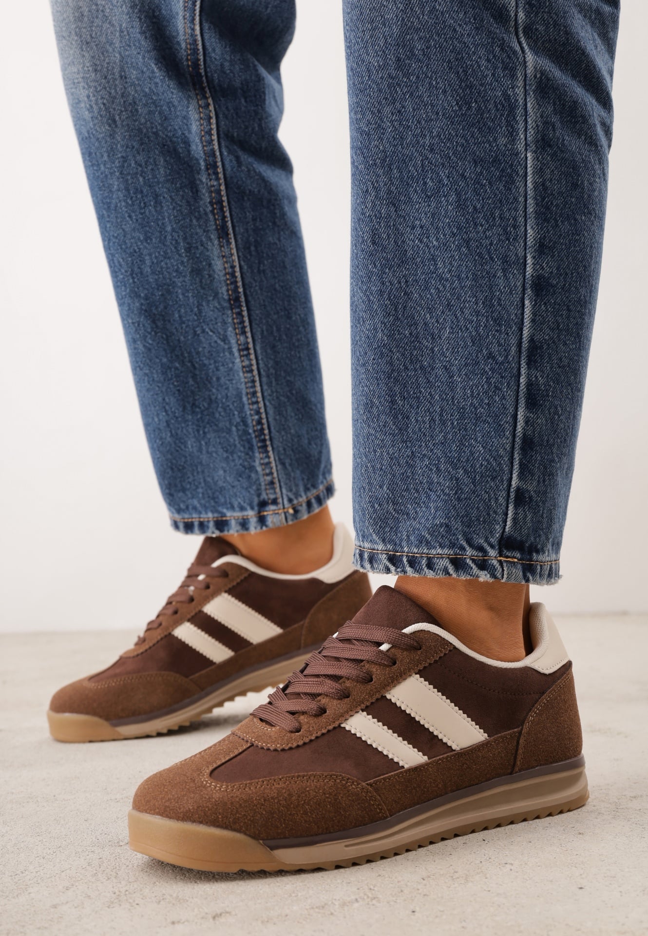 Sneakers retro cu panouri din imitație de piele întoarsă și cusături pe partea superioară Scarfia Maro