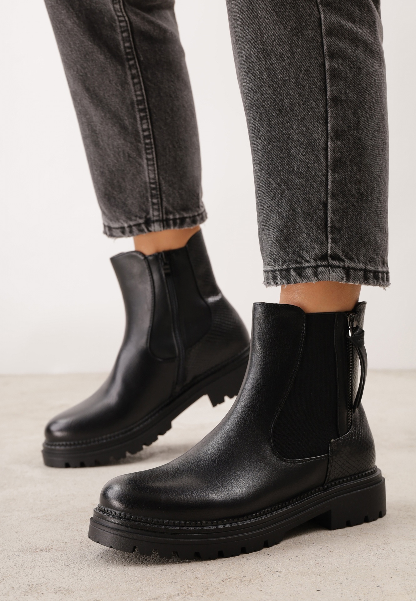 Botine tip Chelsea cu elastic lateral și textură ușor embosată Abania Negre