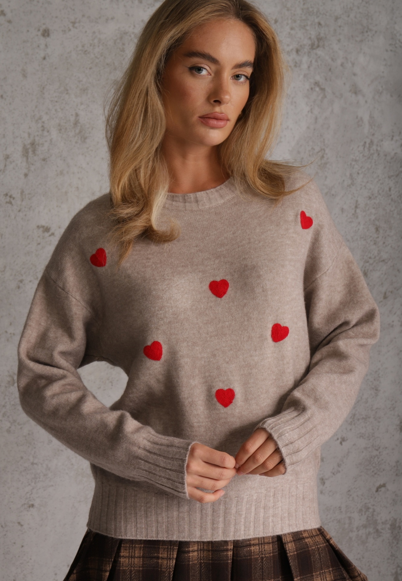 Pulover Clasic cu Lână și Bumbac, Decorat cu Broderie în Formă de Inimioare Agastina Bej