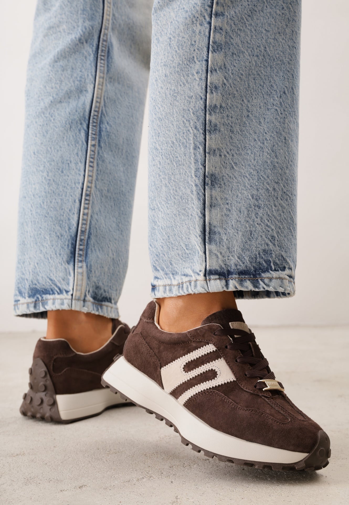 Sneakers din piele naturală, tip piele întoarsă, pe platformă, cu model embosat Micollin Maro