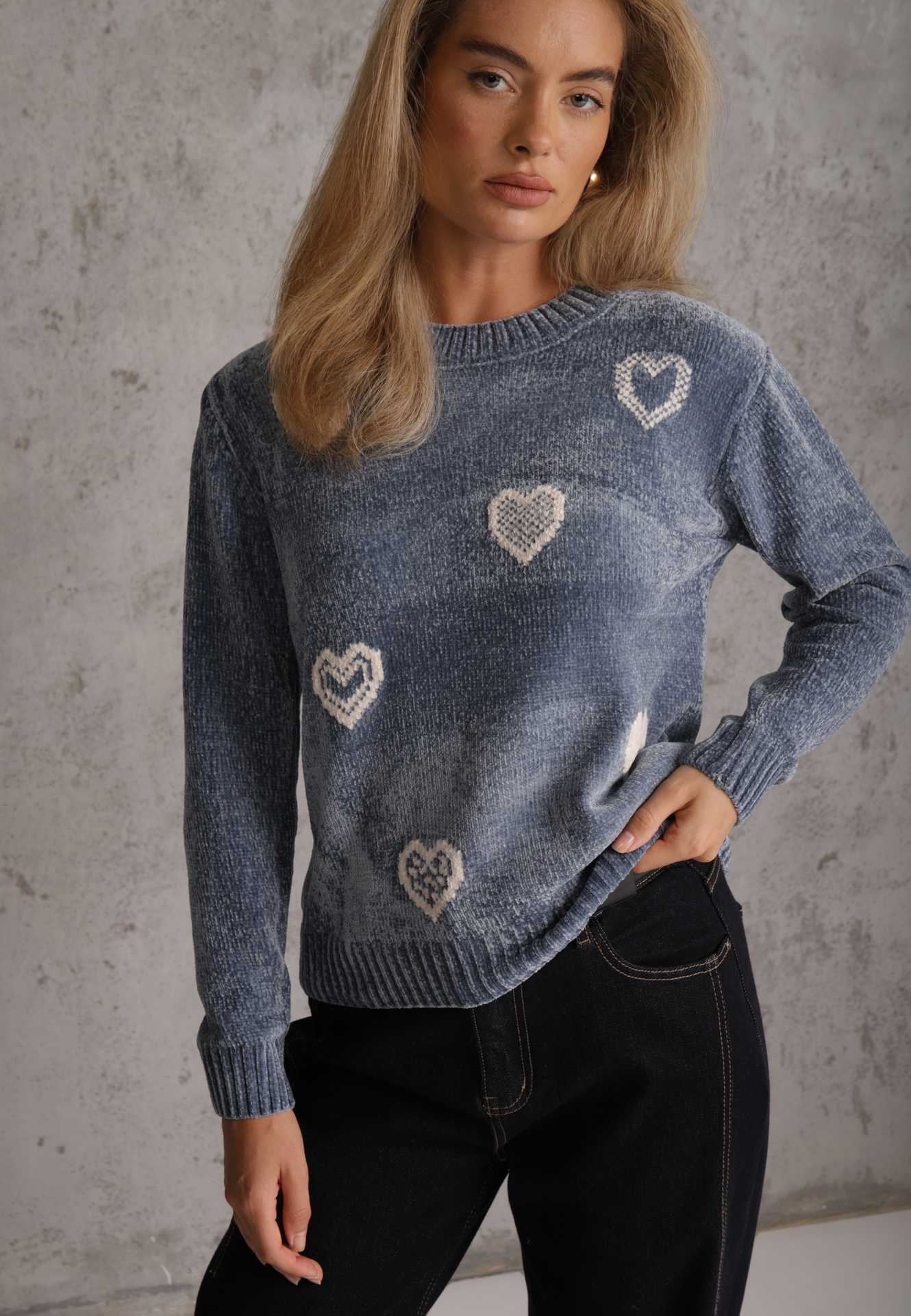 Pulover din bumbac, decorat cu motiv de inimi Lovric Albastru