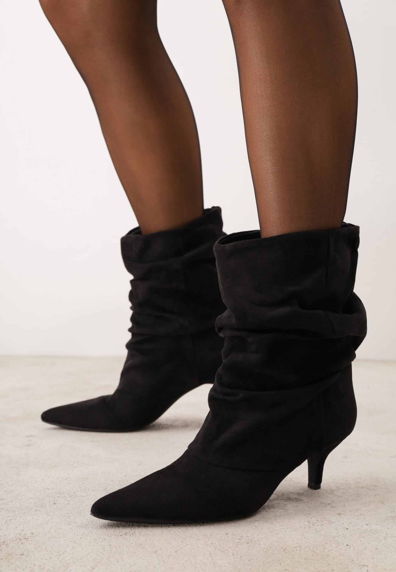 Botine pe toc cui în stil Slouchy Nubiamesa Negre