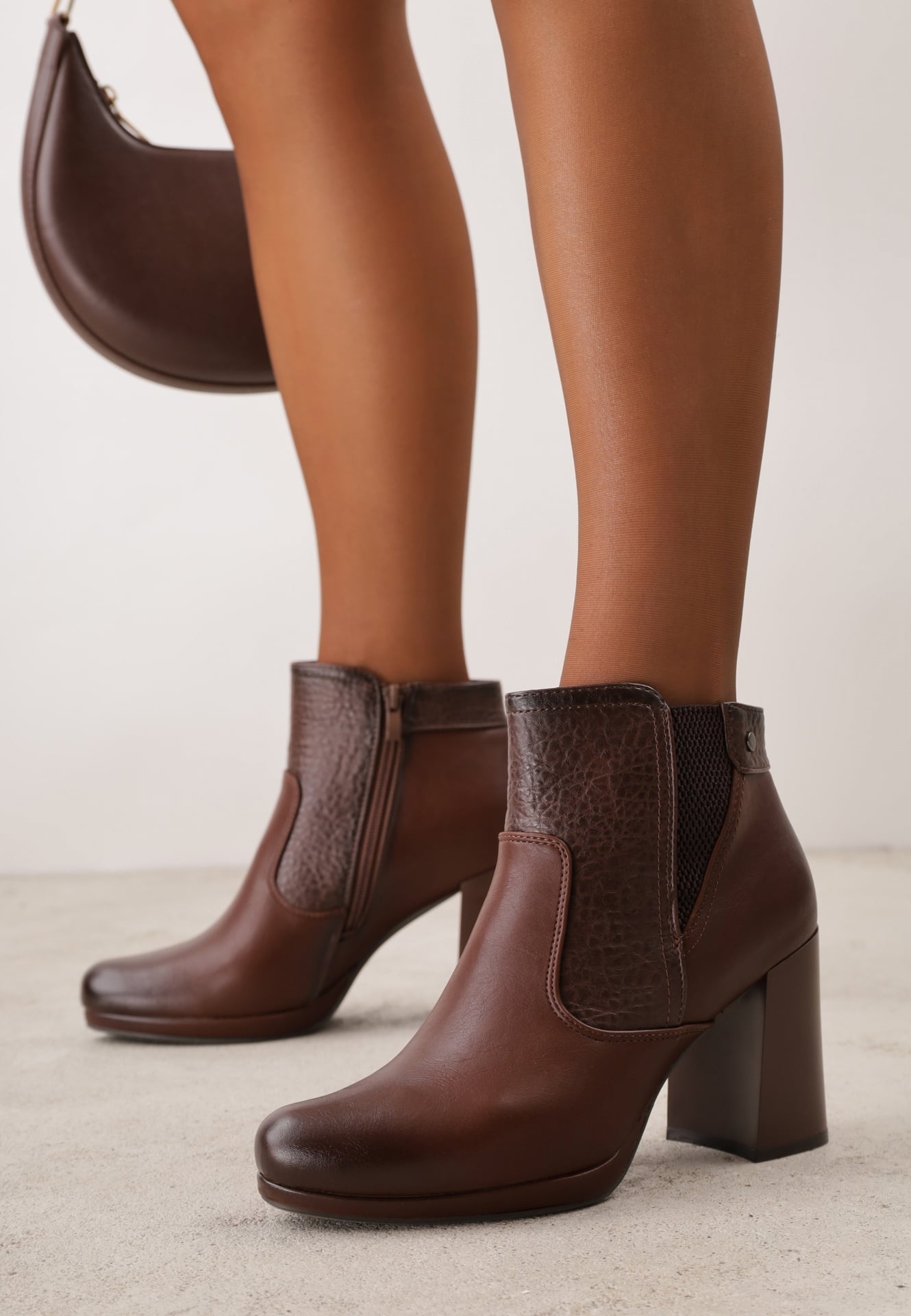Botine cu toc, cu textură decorativă și inserție elastică Anisiame Maro închis