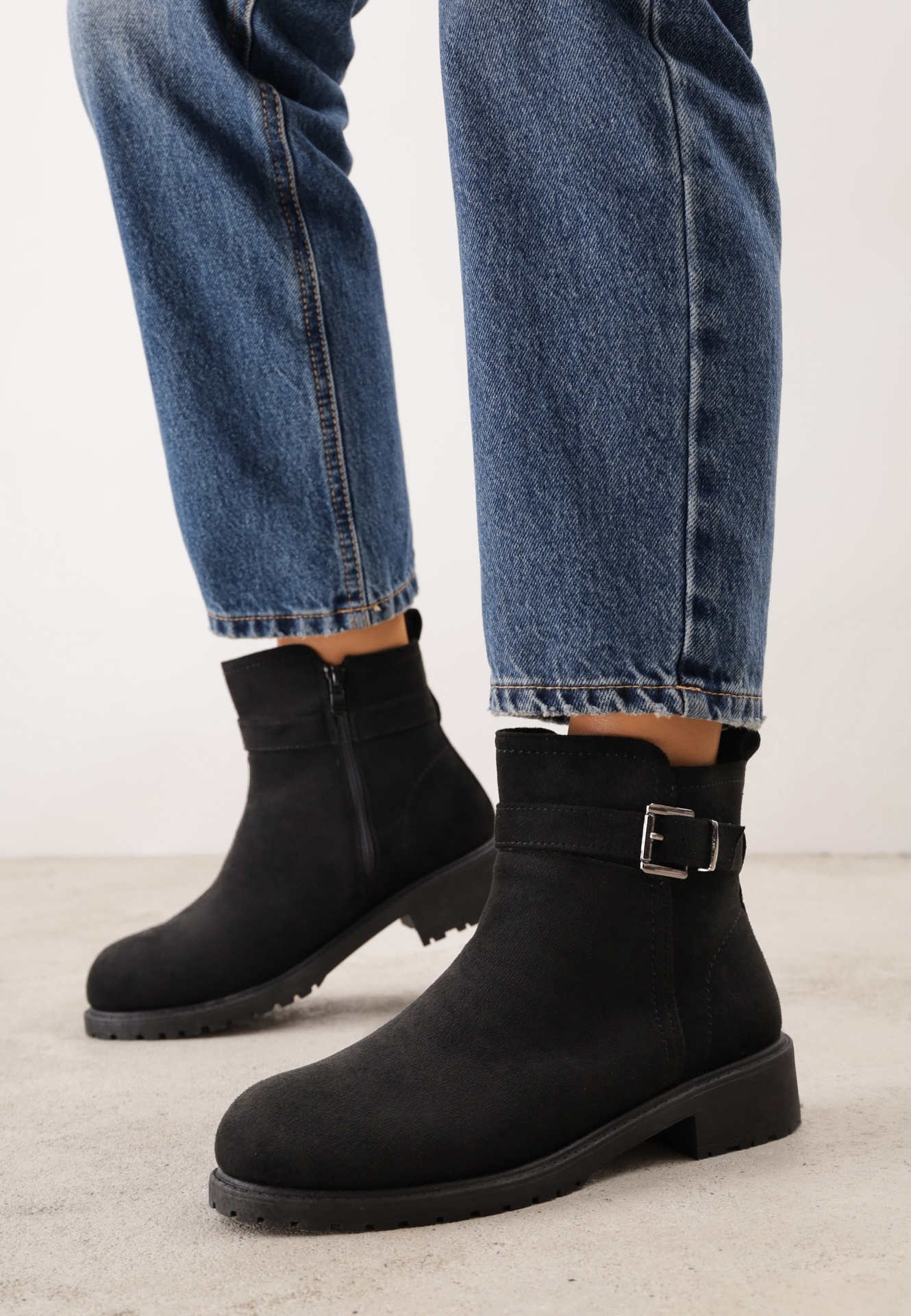 Botine cu carâmb cu textură de piele întoarsă, căptușeală termoizolantă și cataramă decorativă Lumenis Negre