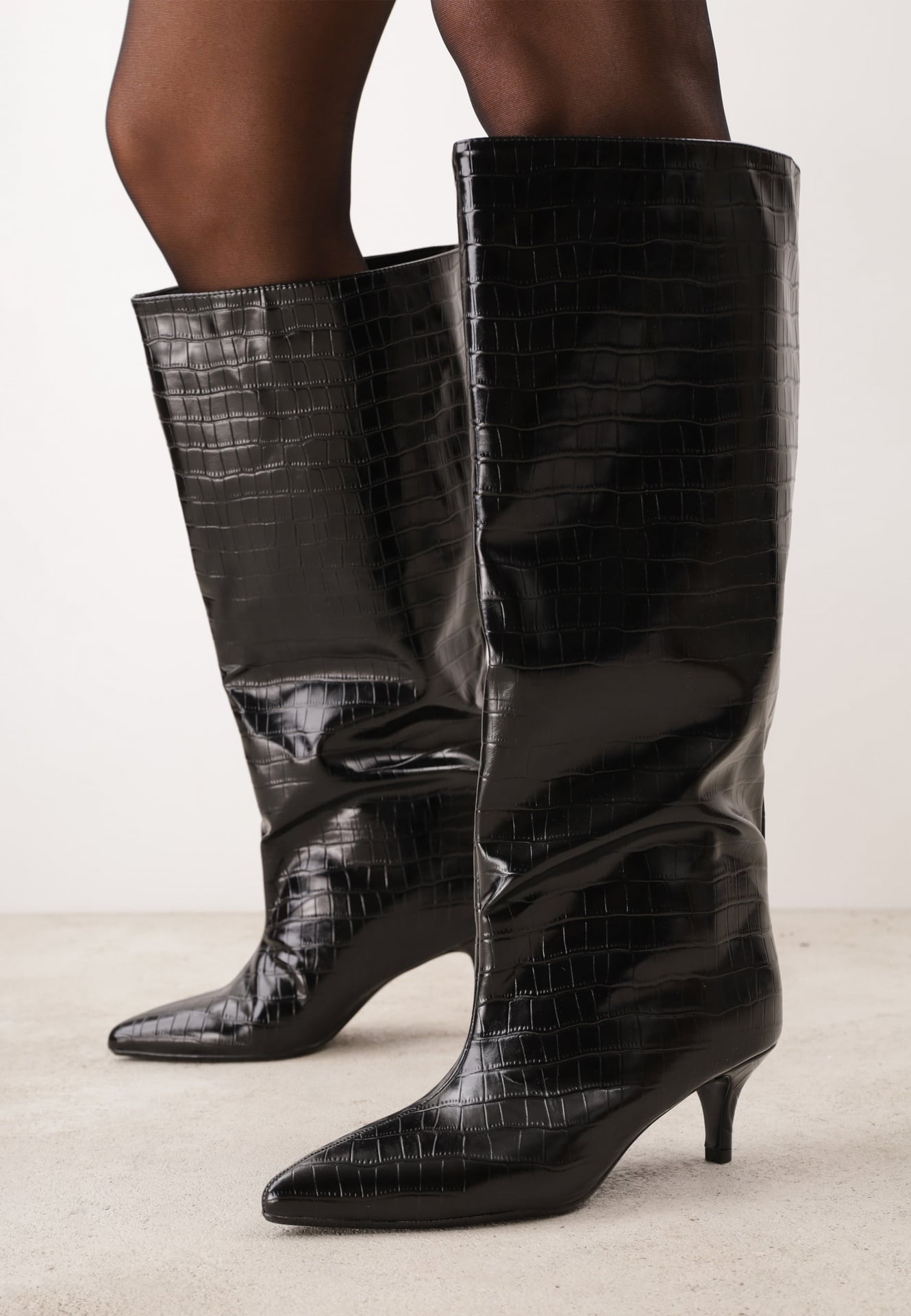 Cizme cu toc stiletto, decorate cu imitație de piele de crocodil, Martinesa Negre