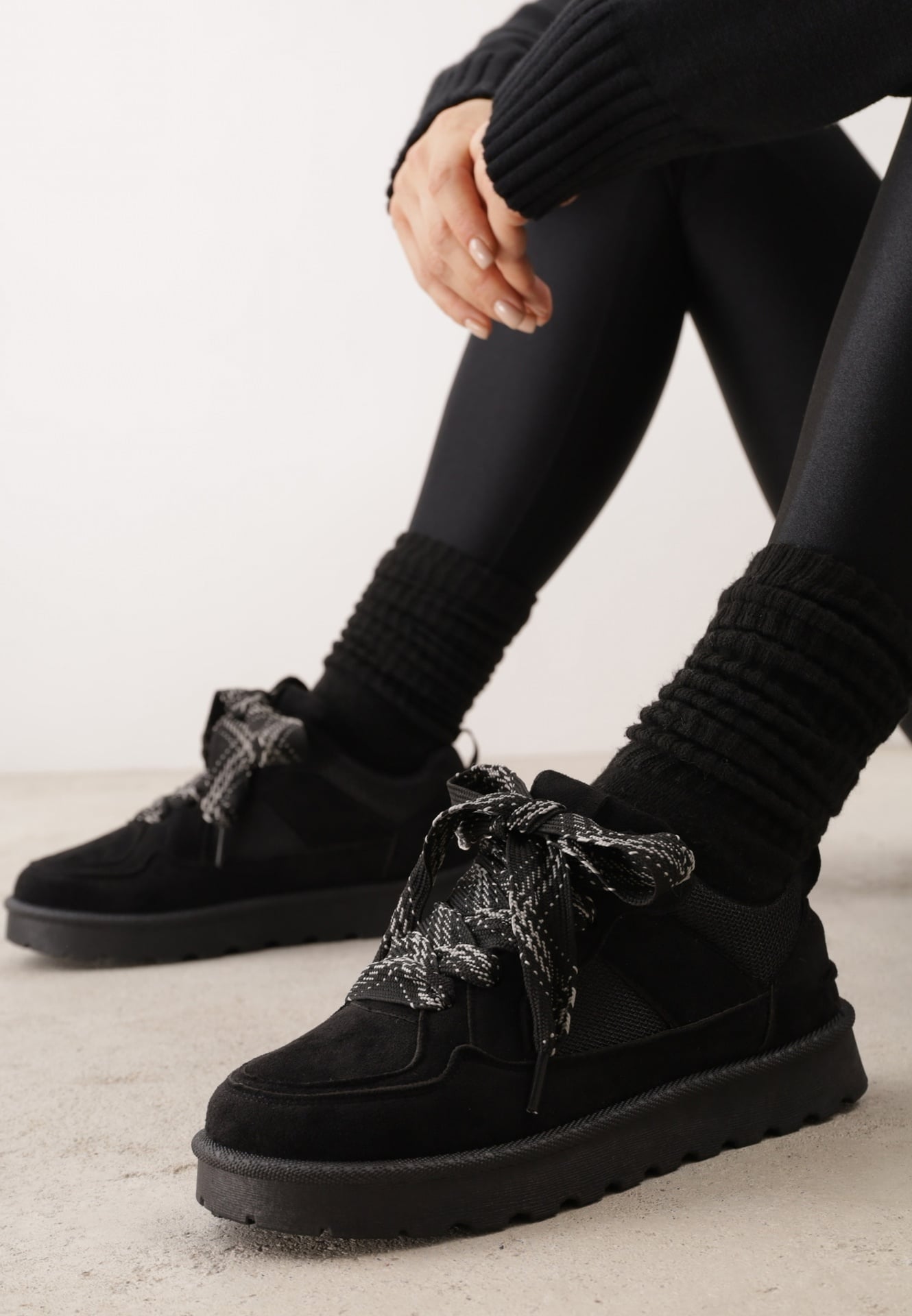 Cizme de zăpadă în stil sneakers chunky cu șireturi și talpă profilată Iitha Negre