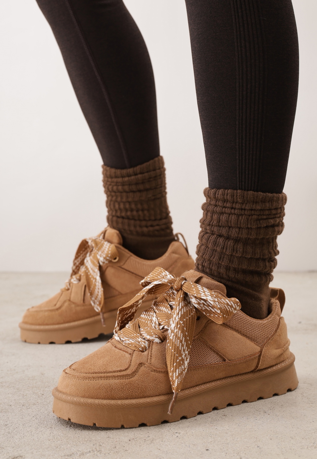 Cizme de zăpadă în stil sneakers chunky cu șireturi și talpă profilată Iitha Maro