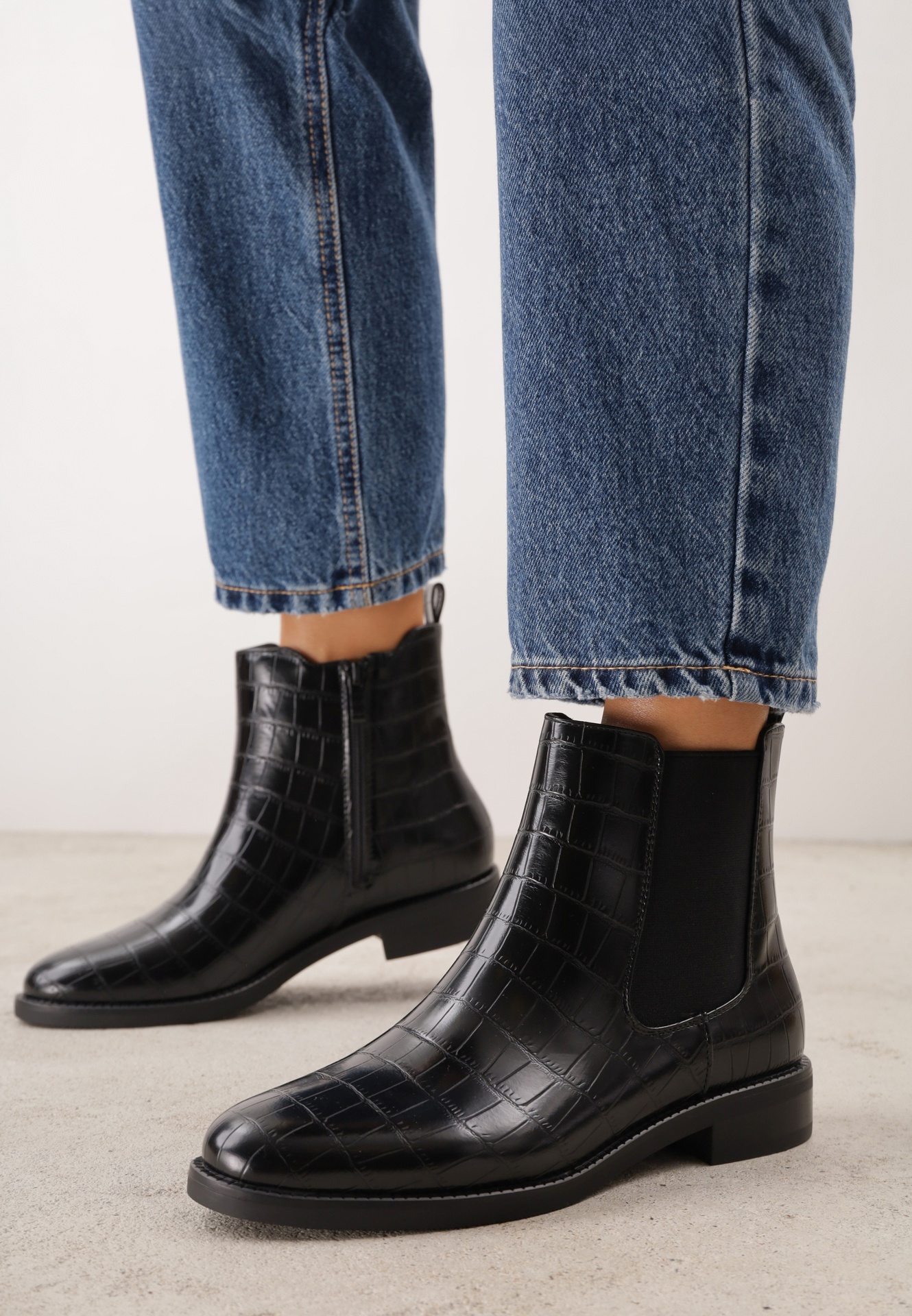 Botine Chelsea cu imprimeu crocodil Zaidassa Negre