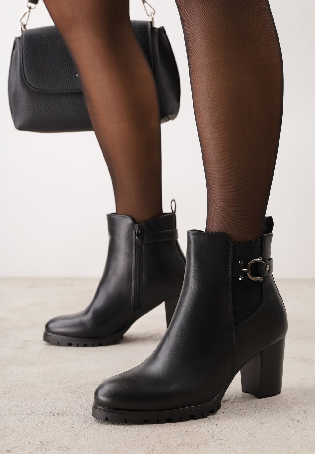 Botine cu toc gros, decorate cu cataramă laterală Lenalia Negre