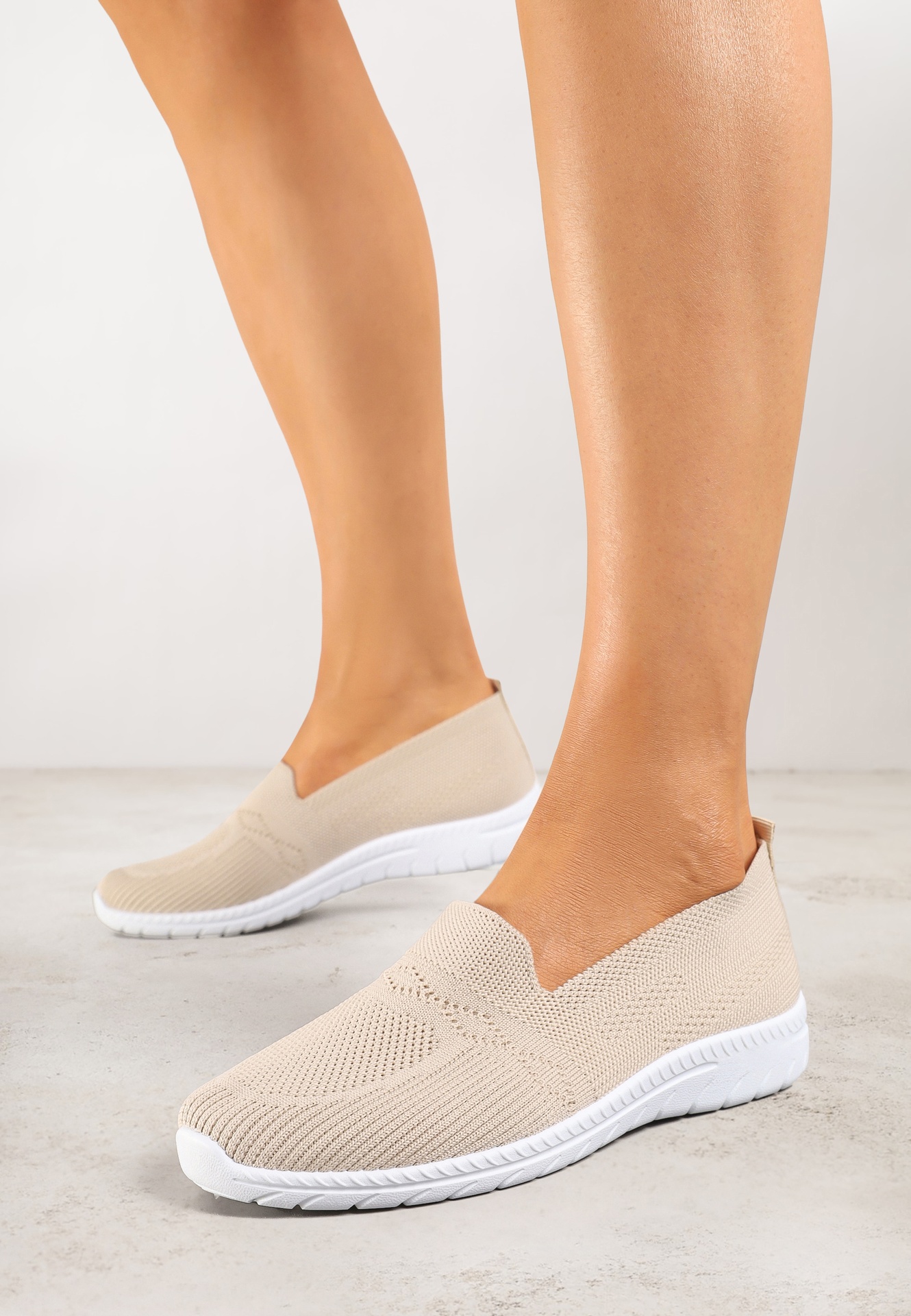 Adidași Bej cu Perforație pe Carâmb Elastic Helsedi