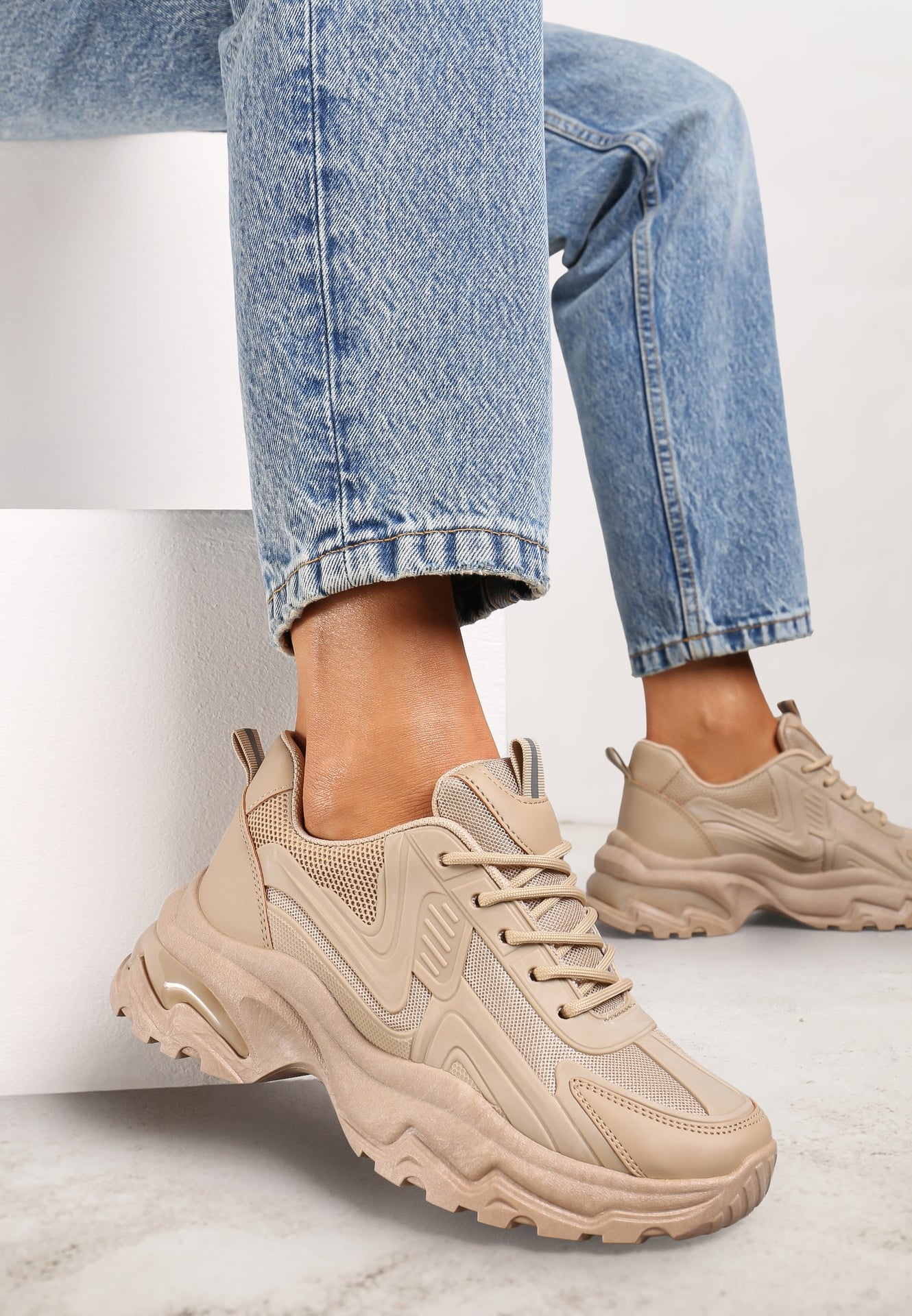 Adidași Bej închis cu Talpă Groasă cu Șireturi și Inserții din Plasă Lenivia