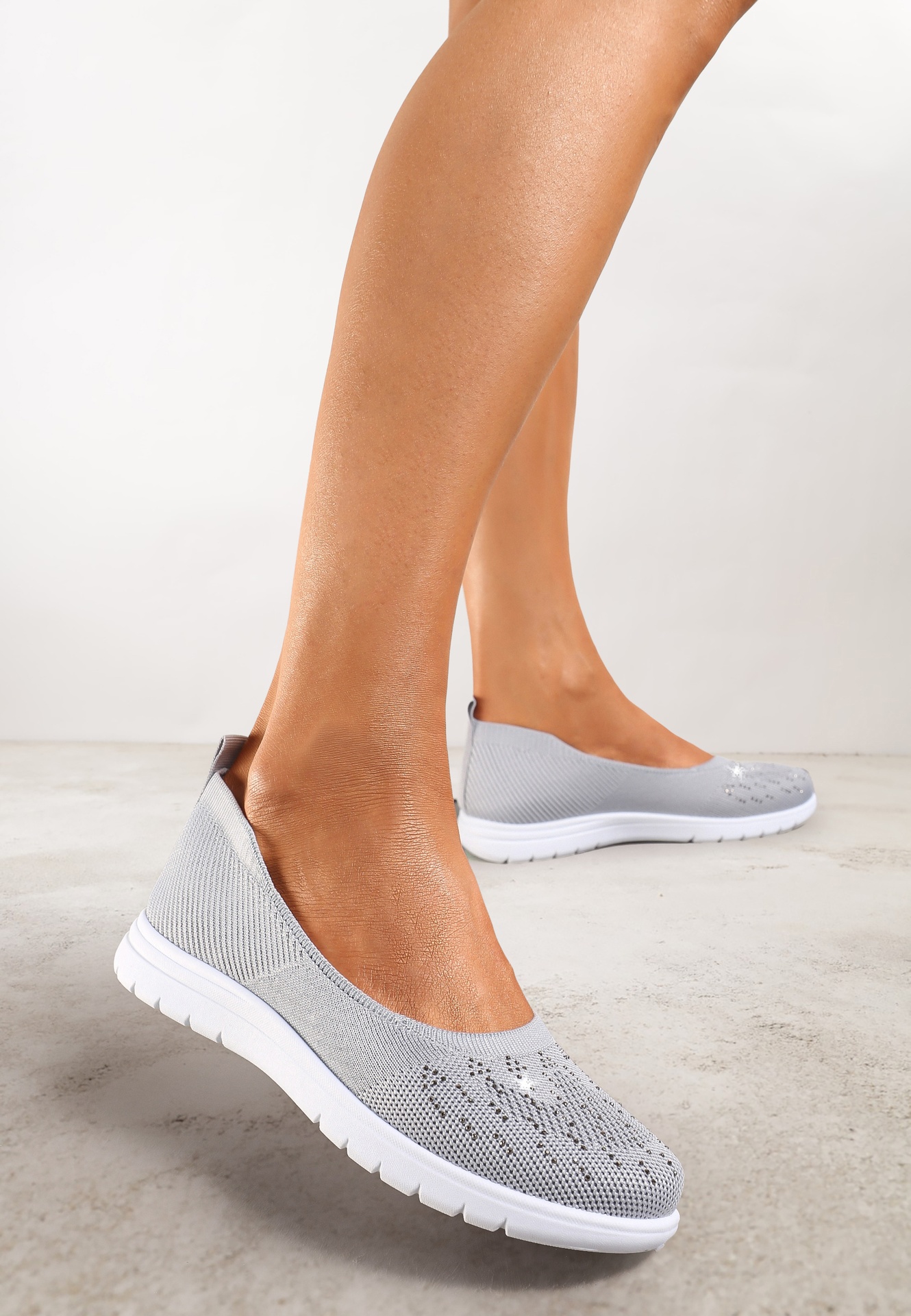 Tenisi Gri Plati Decorați Cu Strasuri Lomadia