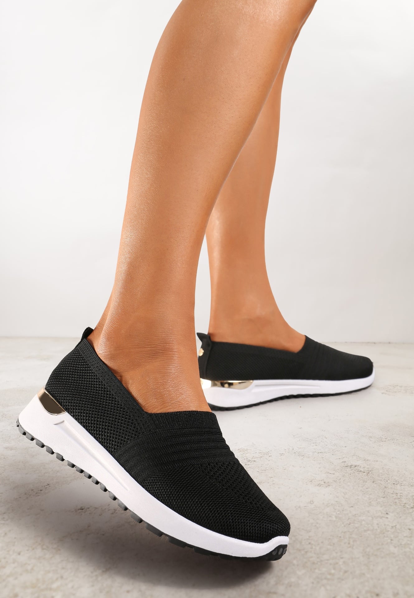 Adidași Negri Elastici cu Inserție Metalică pe Călcâi Jestella