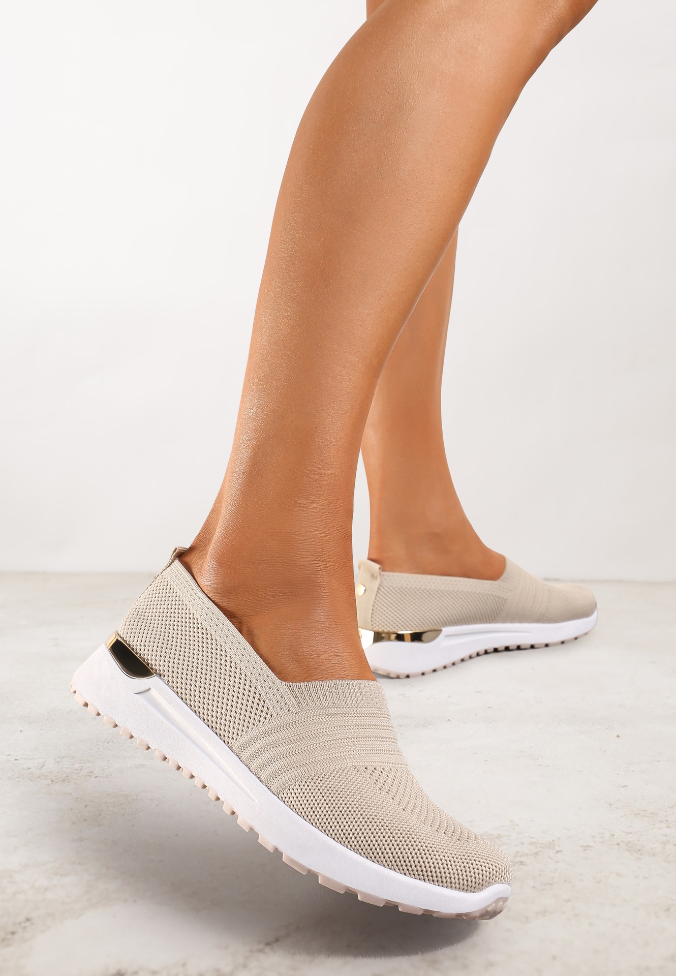 Tenisi Bej Elastici cu Inserție Metalică la Călcâi Jestella