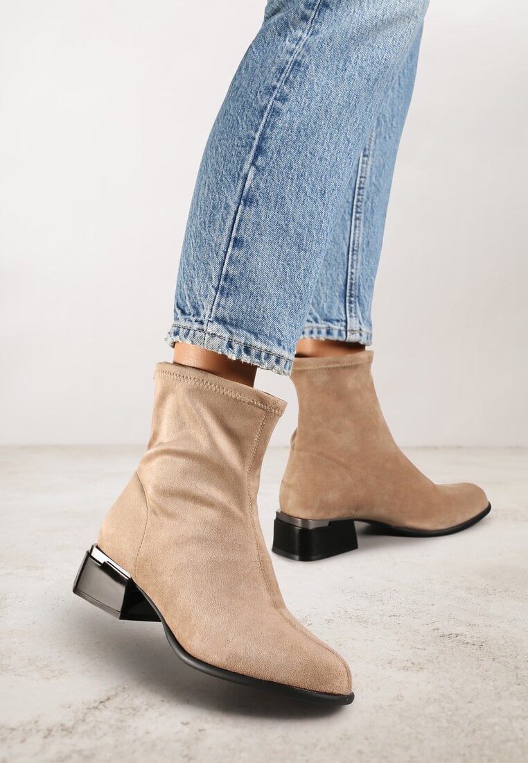 Ghete bej cu toc gros decorate cu finisaj metalic Irialan