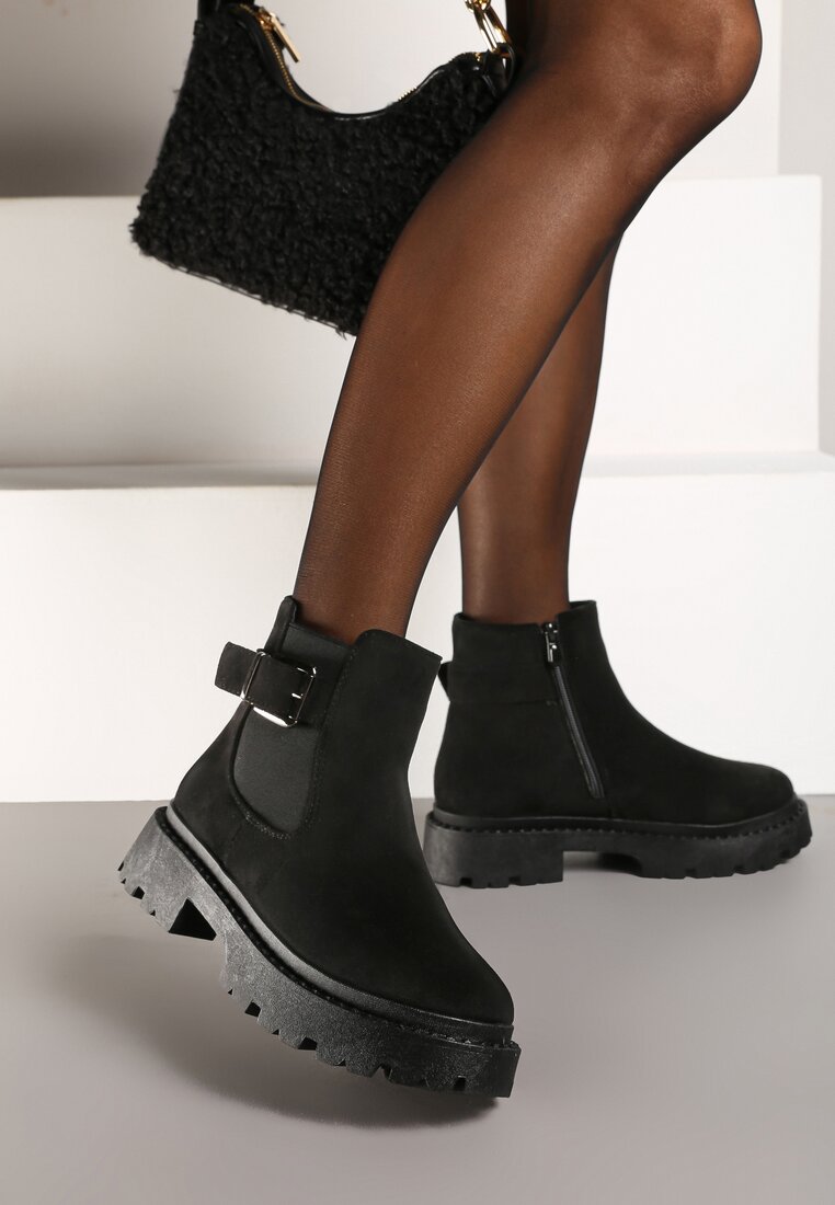 Ghete Negre cu Talpă Plată și Cataramă Metalică Tarlana