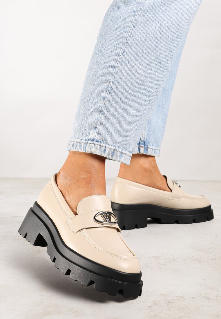 Mocasini Bej pe Platformă Decorate cu Cataramă Kikilla